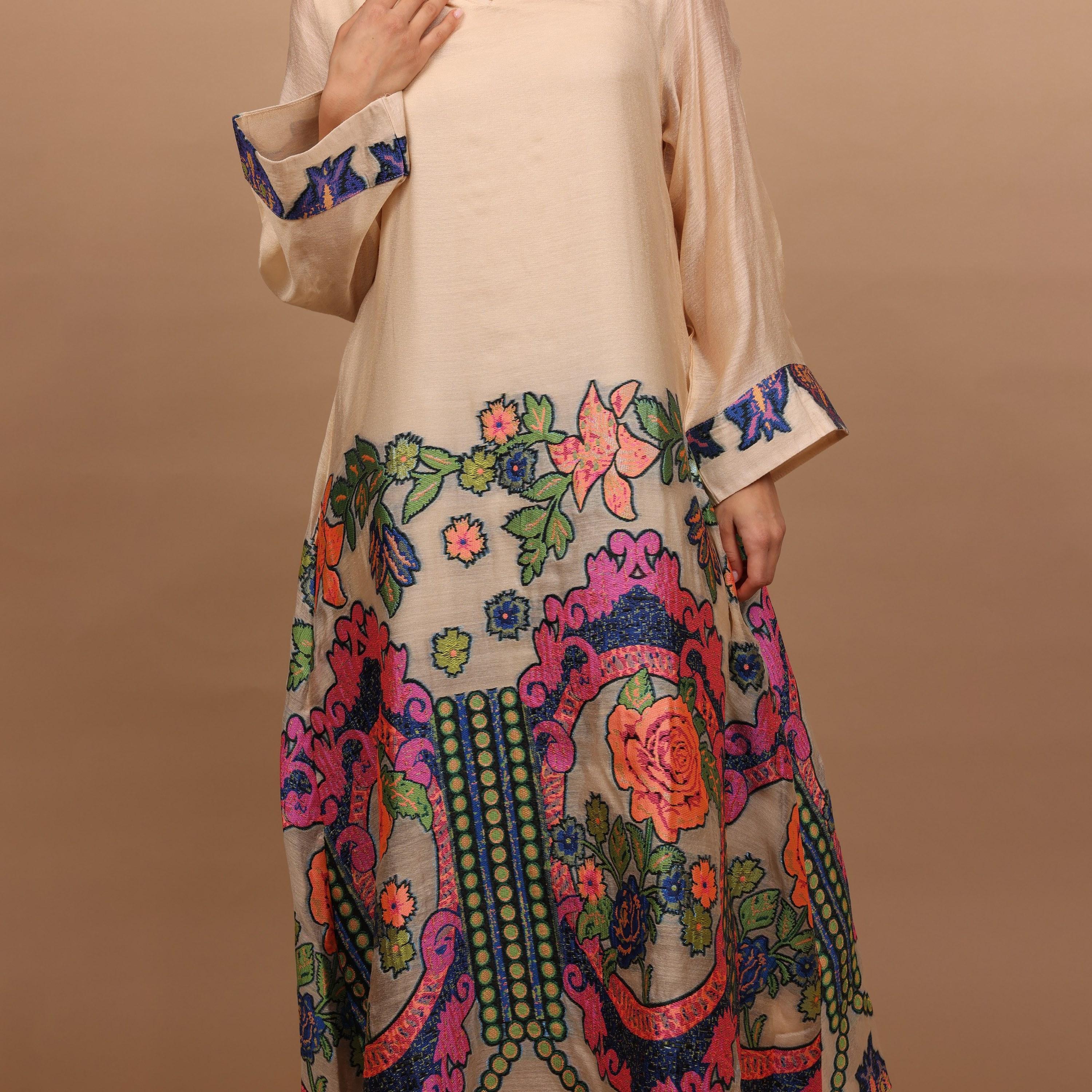 جلابية سهرة نسائية "فليرد" واسعة بياقة "ماندارين" وتطريز "فلورال" من إككسا-women-arabicclothing-jalabiyas-image-3