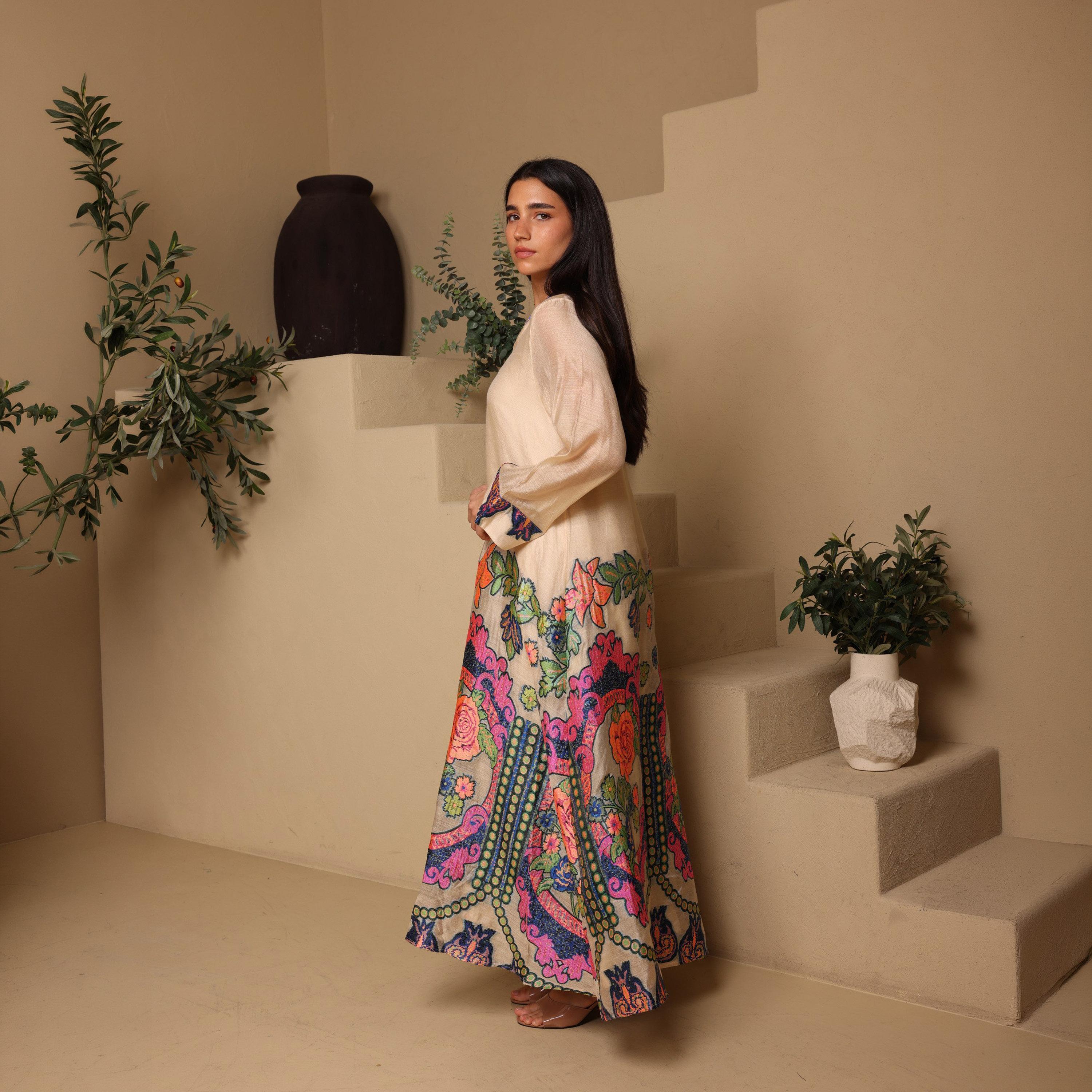جلابية سهرة نسائية "فليرد" واسعة بياقة "ماندارين" وتطريز "فلورال" من إككسا-women-arabicclothing-jalabiyas-image-4