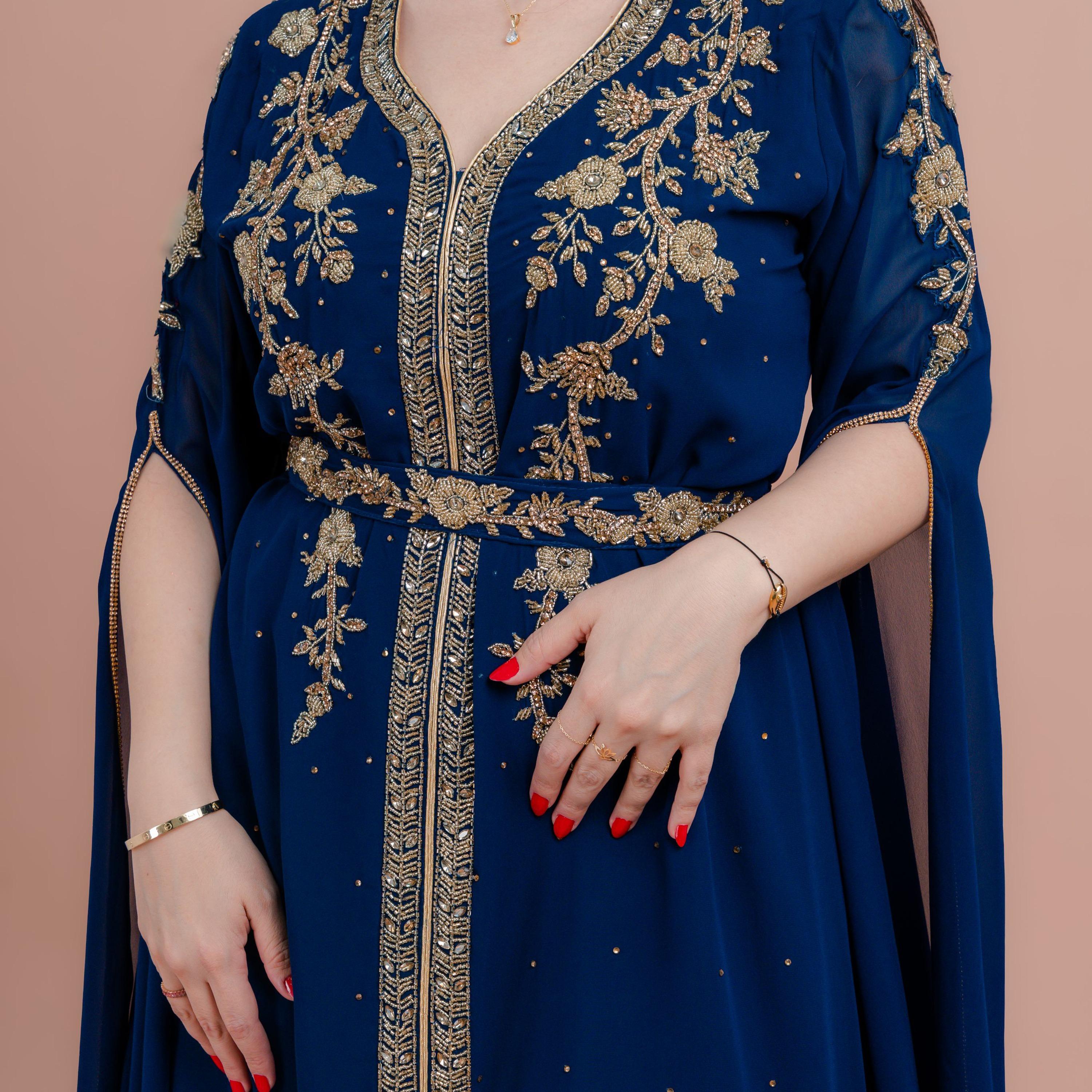 قفطان مغربي نسائي للسهرة مزين بالخرز والكريستال، بأكمام عباءة، مع حزام من إككسا-women-arabicclothing-kaftan-image-2