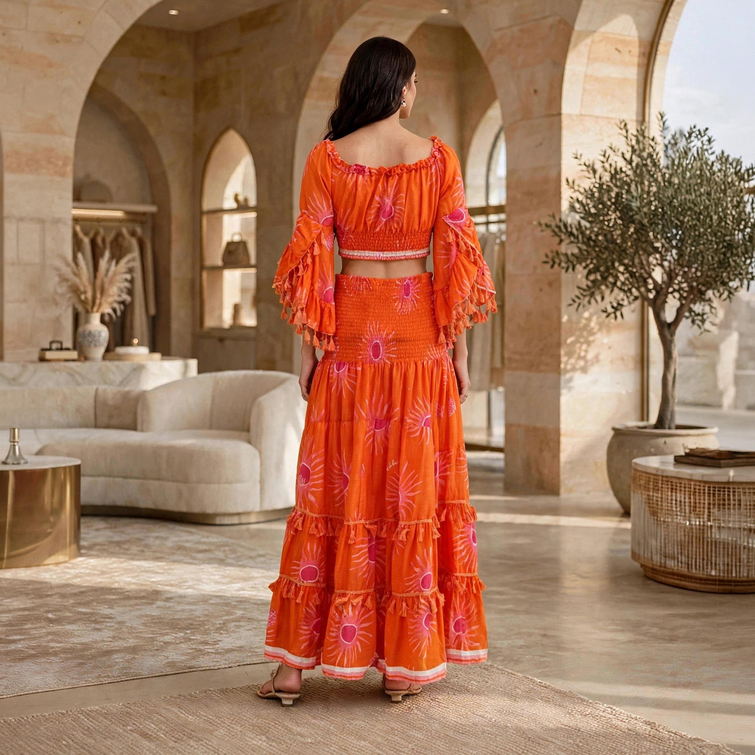 طقم توب كروب وتنورة طبقات حريمي بطبعة شمس برتقالي وأكمام واسعة وشراشيب من إيكسا-women-arabicclothing-sets-image-5