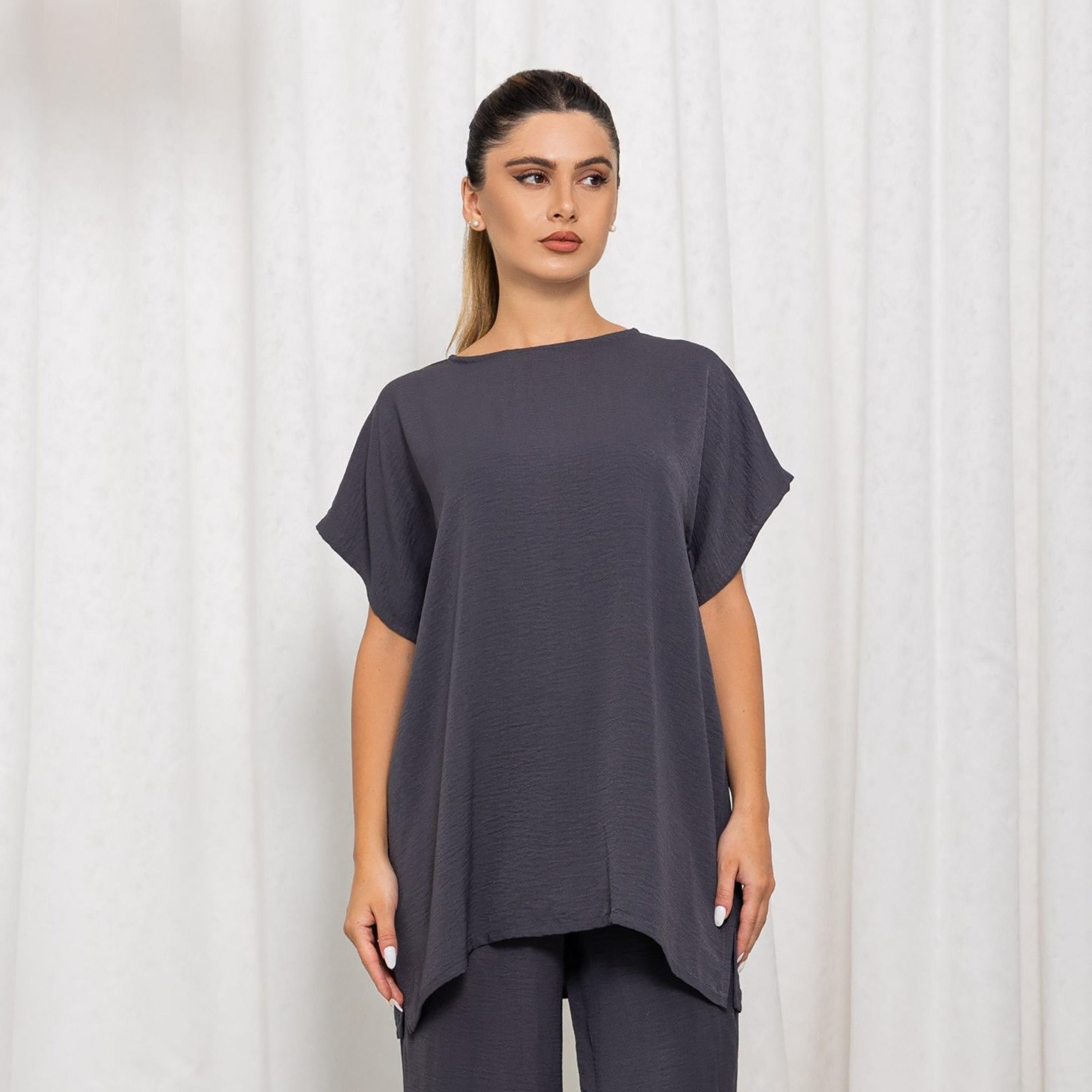 طقم تونيك وبنطال حريمي بأكمام قصيرة وياقة مستديرة باللون الرمادي من نيكياس-women-clothing-coordsets-image-2