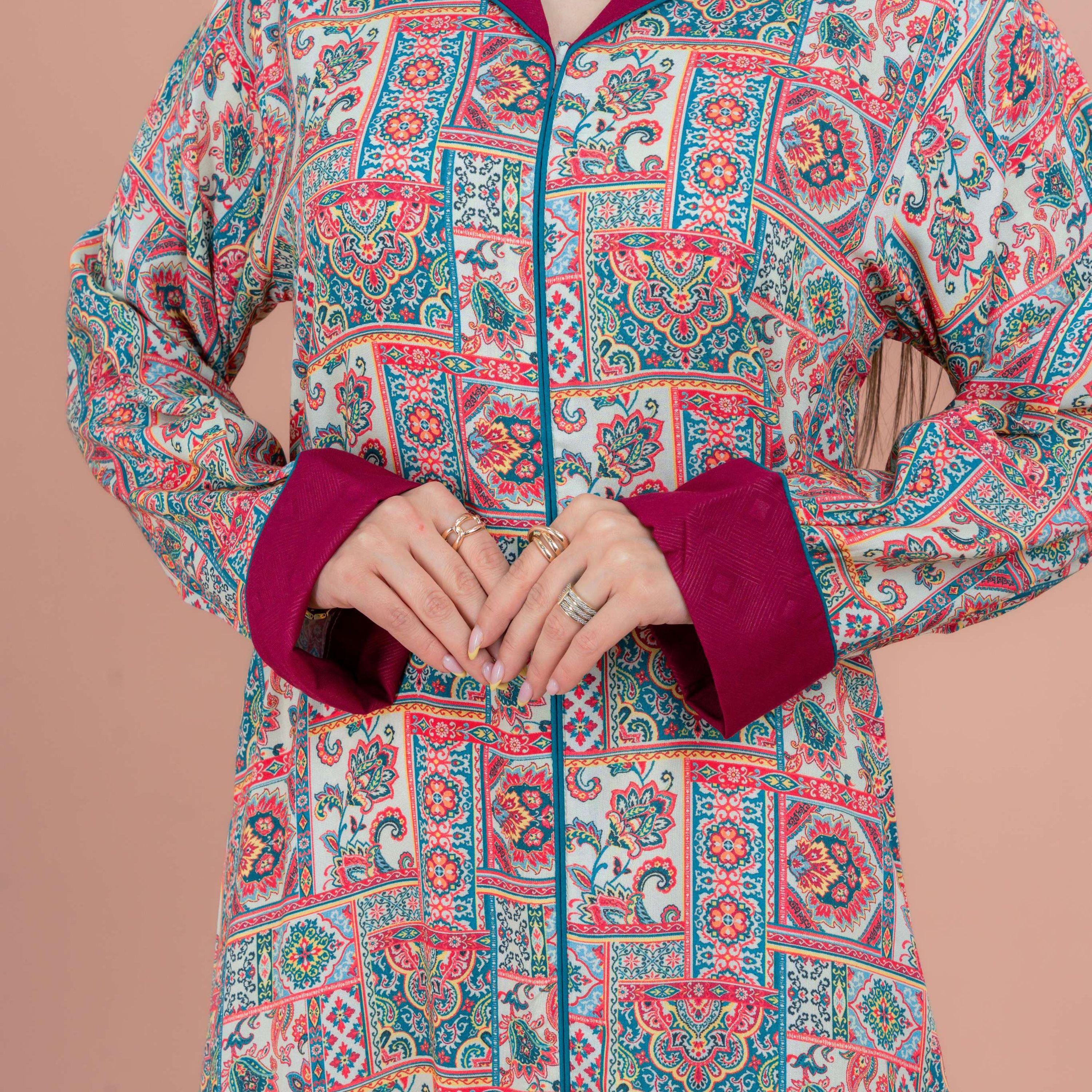 جلابية لون بيج، بنقشات عرقية، وياقة متباينة للنساء من اي كيه كيه اكس ايه-women-arabicclothing-jalabiyas-image-2
