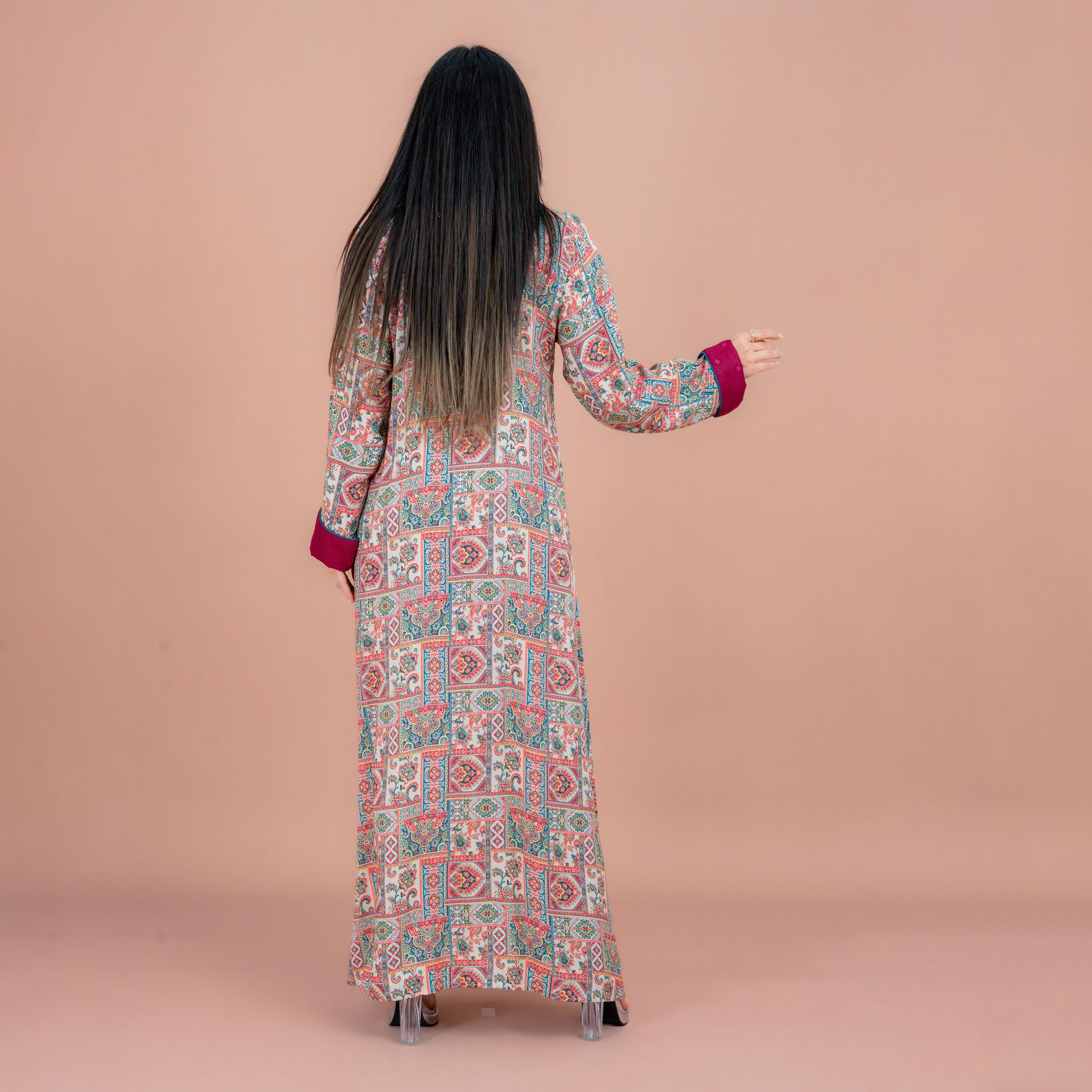جلابية لون بيج، بنقشات عرقية، وياقة متباينة للنساء من اي كيه كيه اكس ايه-women-arabicclothing-jalabiyas-image-4