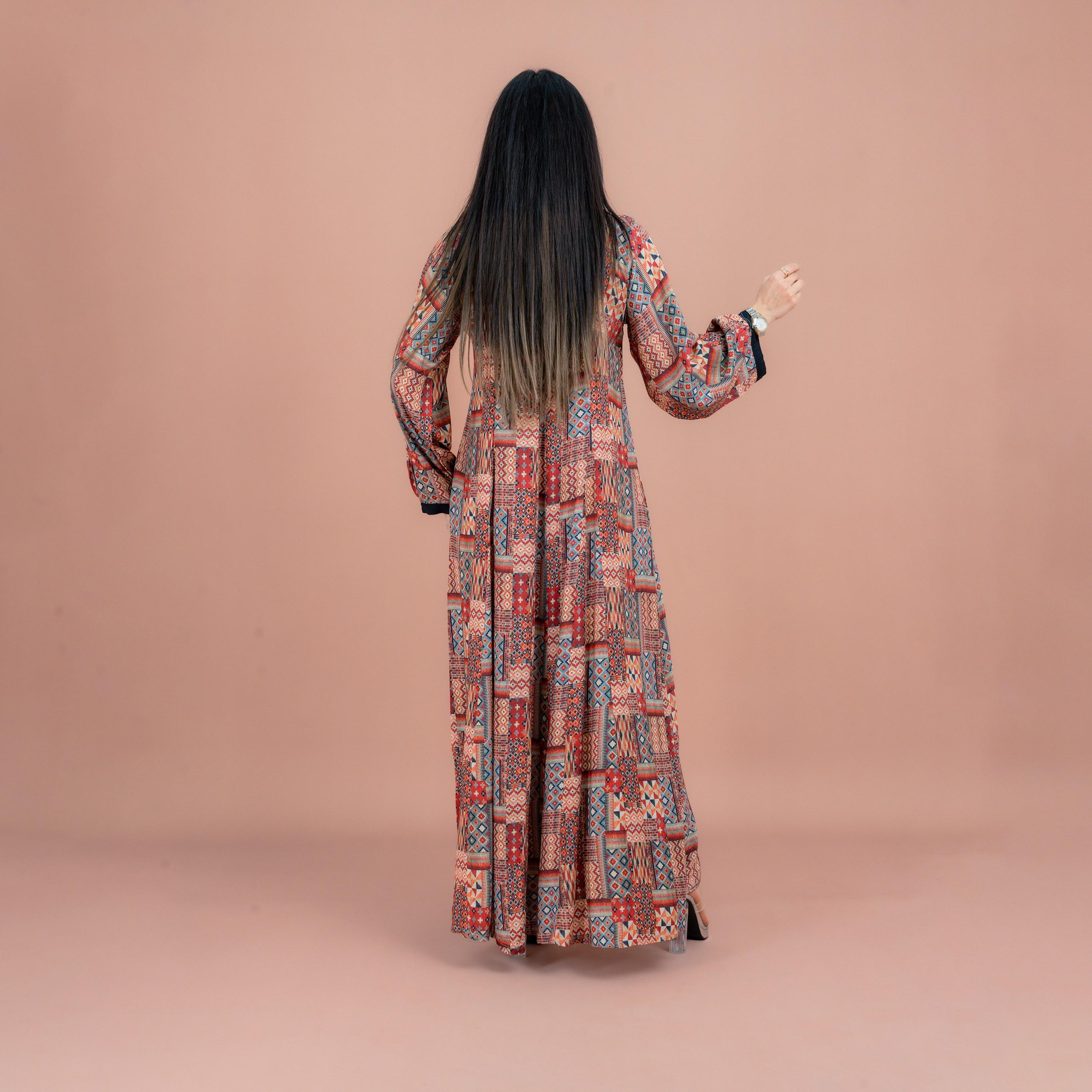 جلابية نسائية مطبوعة بالكامل، بياقة وأساور متناقضة متعددة الألوان من إككسا-women-arabicclothing-jalabiyas-image-4