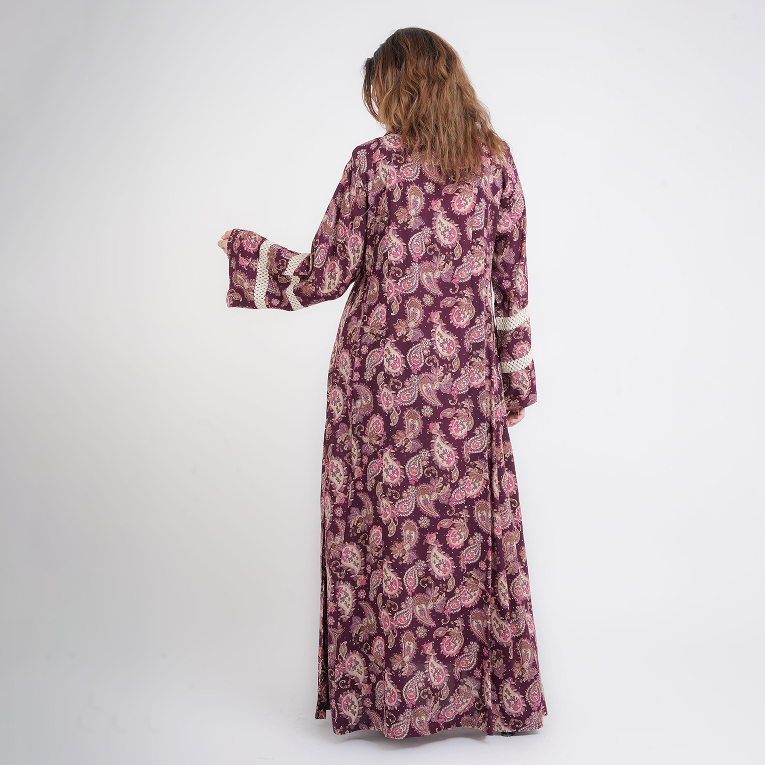 جلابية نسائية بأكمام مزينة بالدانتيل وطبعة بيزلي شاملة من إككسا-women-arabicclothing-jalabiyas-image-4