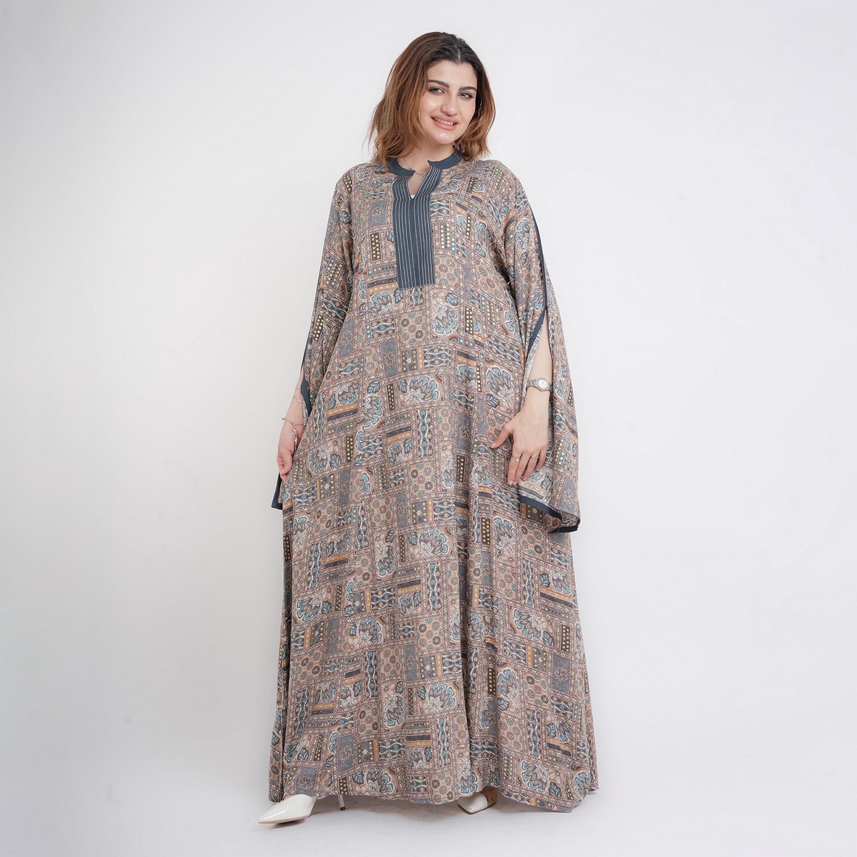 جلابية نسائية بياقة ماندارين وأكمام بفتحة وطبعة هندسية من إككسا-women-arabicclothing-jalabiyas-image-5