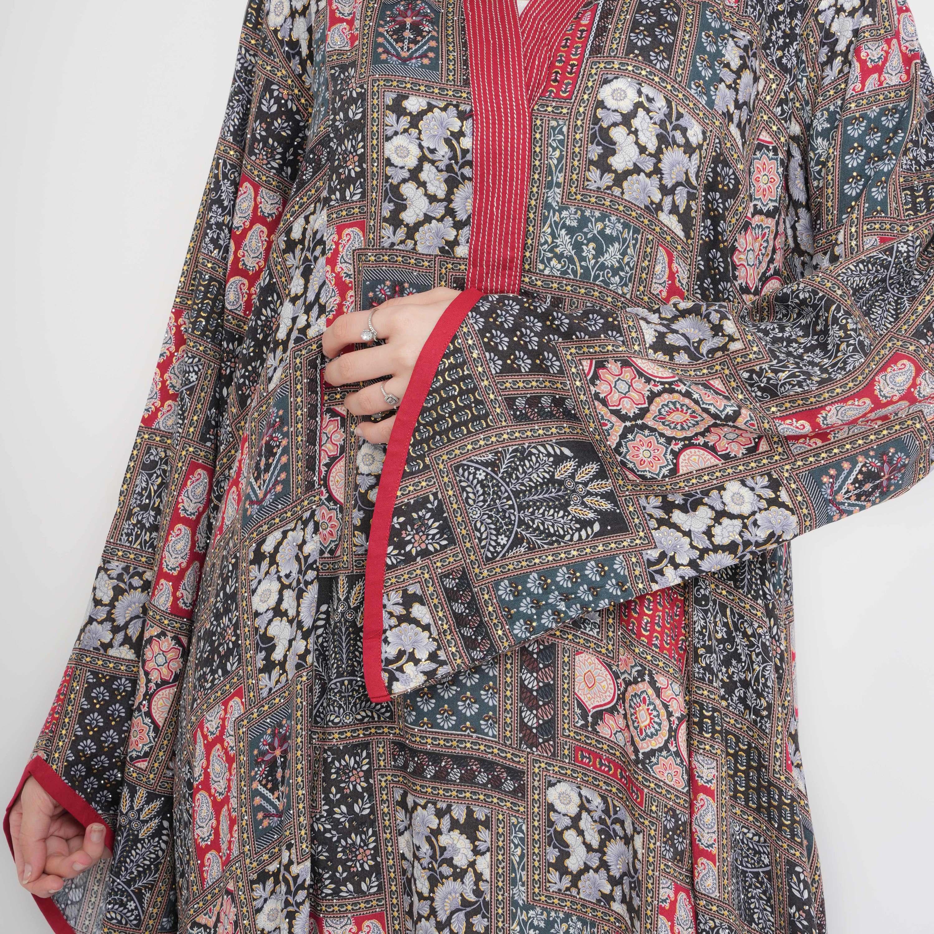 جلابية نسائية بياقة ماندارين وأكمام واسعة وطبعة هندسية من إككسا-women-arabicclothing-jalabiyas-image-2
