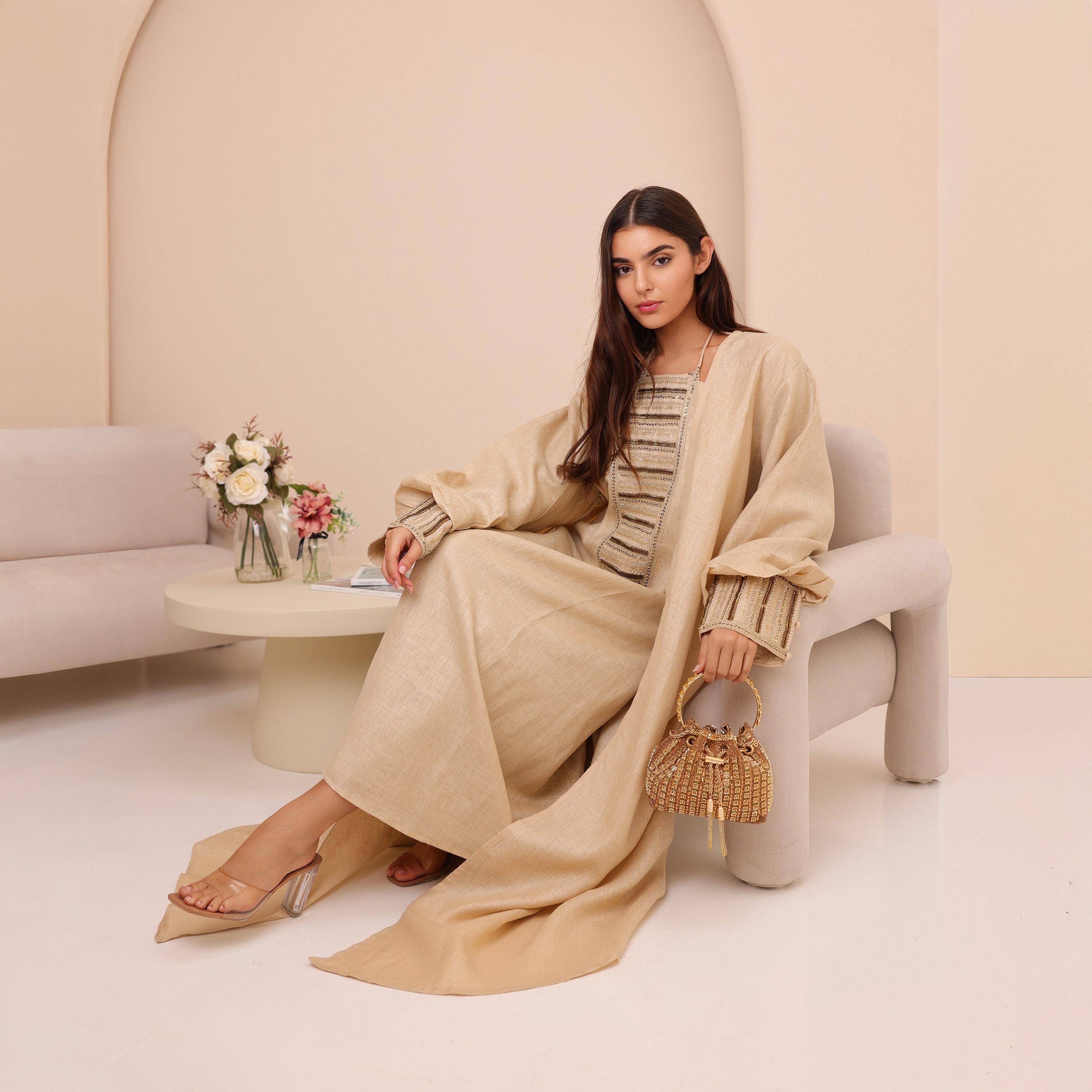 فستان سهرة داخلي مع عباية بأكمام واسعة ومزينة بالخرز من إيككسا-women-arabicclothing-abayas-image-3