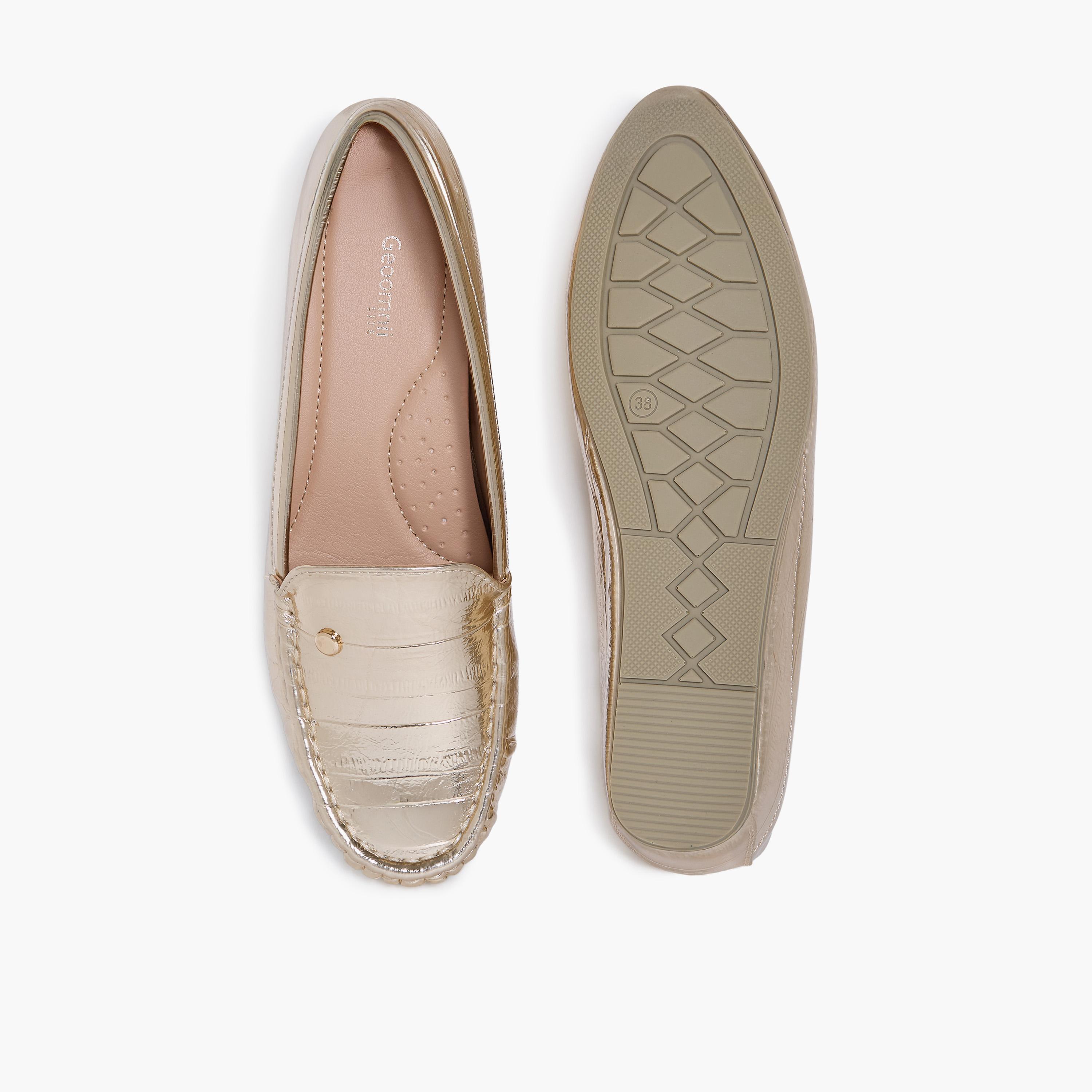جيومني - حذاء كيلسي1 سهل الارتداء بكعب إسفيني للنساء | J2501-390-GOLD-women-shoes-flats-loafers-image-3