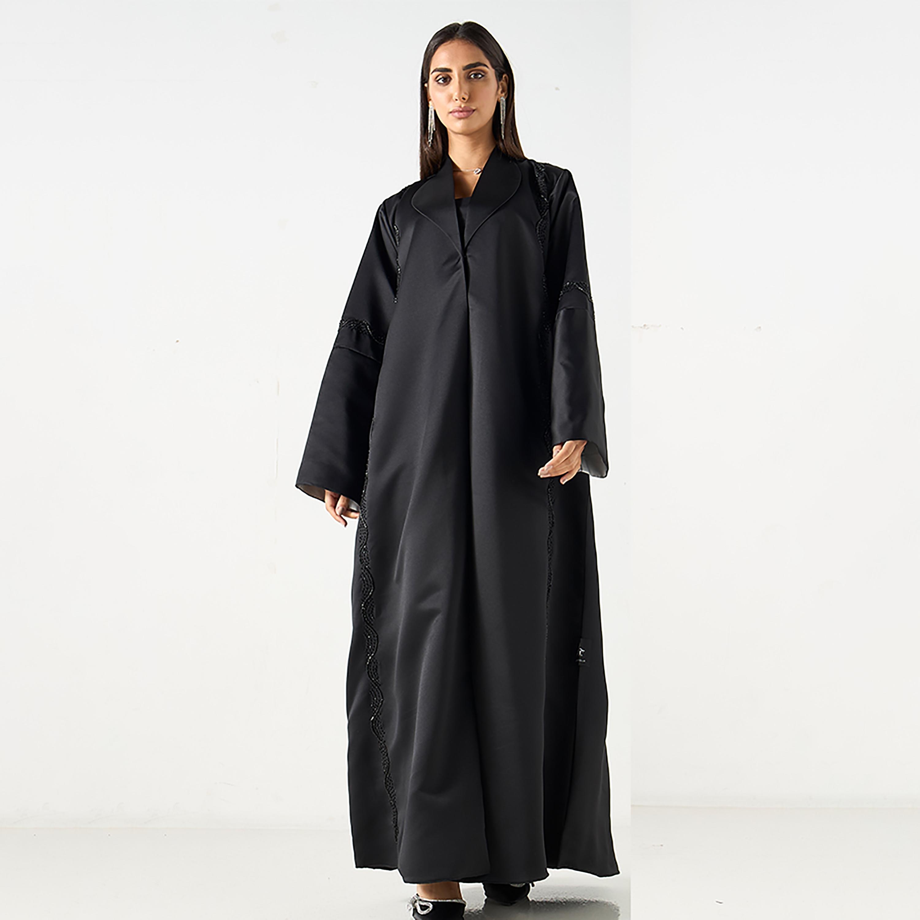 عباية نسائية سوداء من الساتان المزخرف مع حجاب من حديث المدينة-women-arabicclothing-abayas-image-3