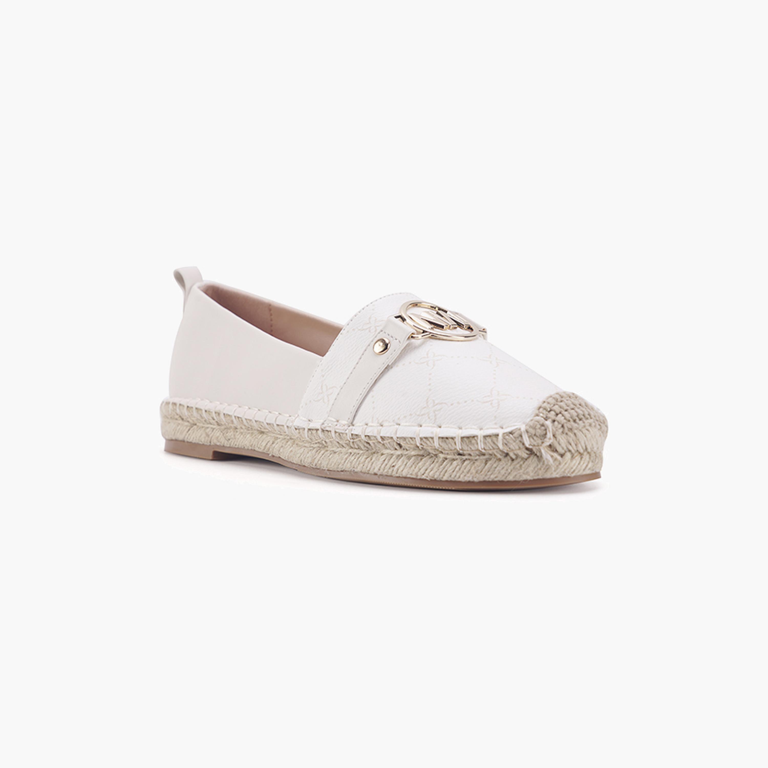 ناين ويست- حذاء مسطح إسبادريل للنساء مع رقعة زينة وطباعة الشعار | JANNY-women-shoes-loafersandmoccasins-image-4
