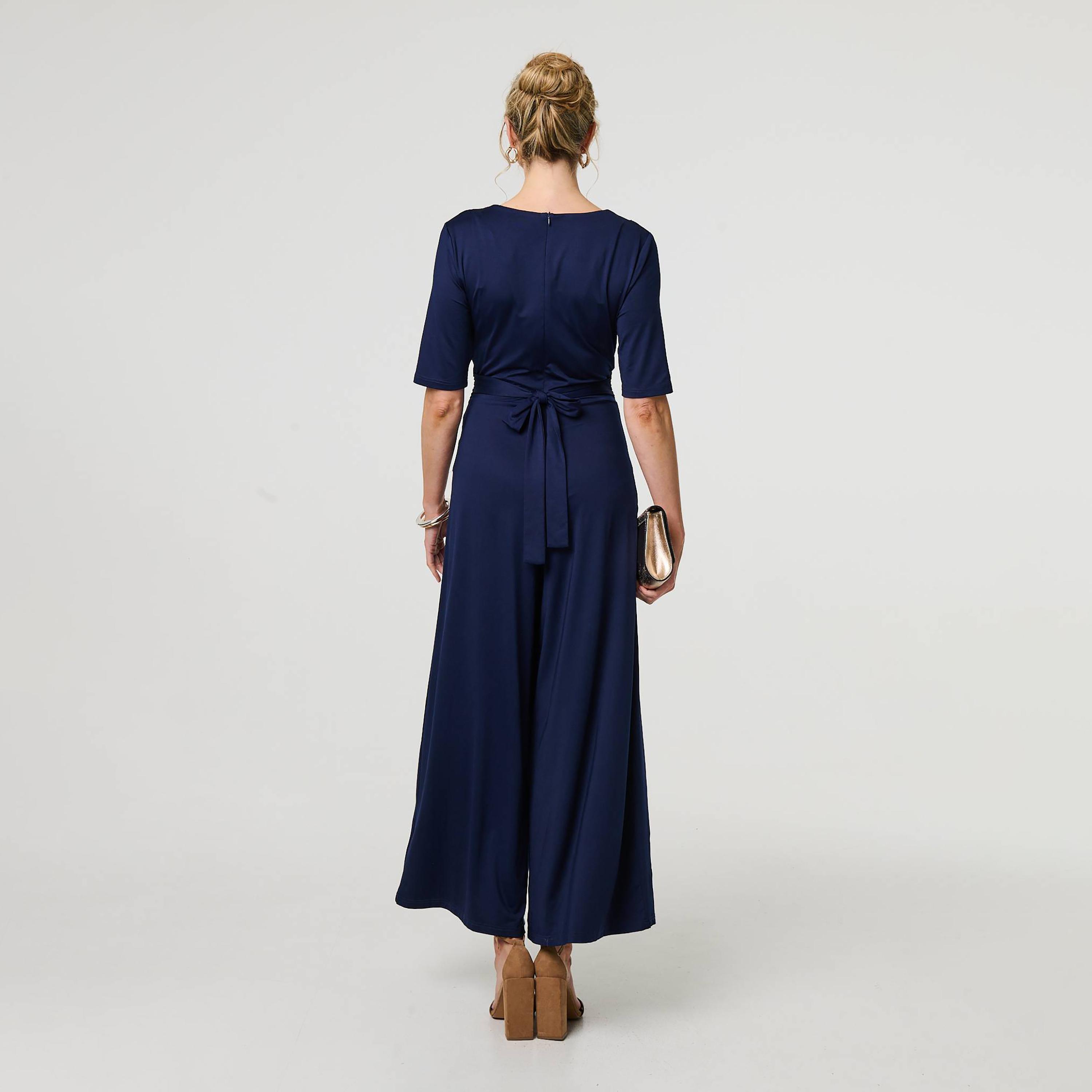 جمبسوت نسائي بفتحة رقبة "سوربليس" وتصميم "لف" من إيزابيل لندن-women-clothing-jumpsuits-image-3