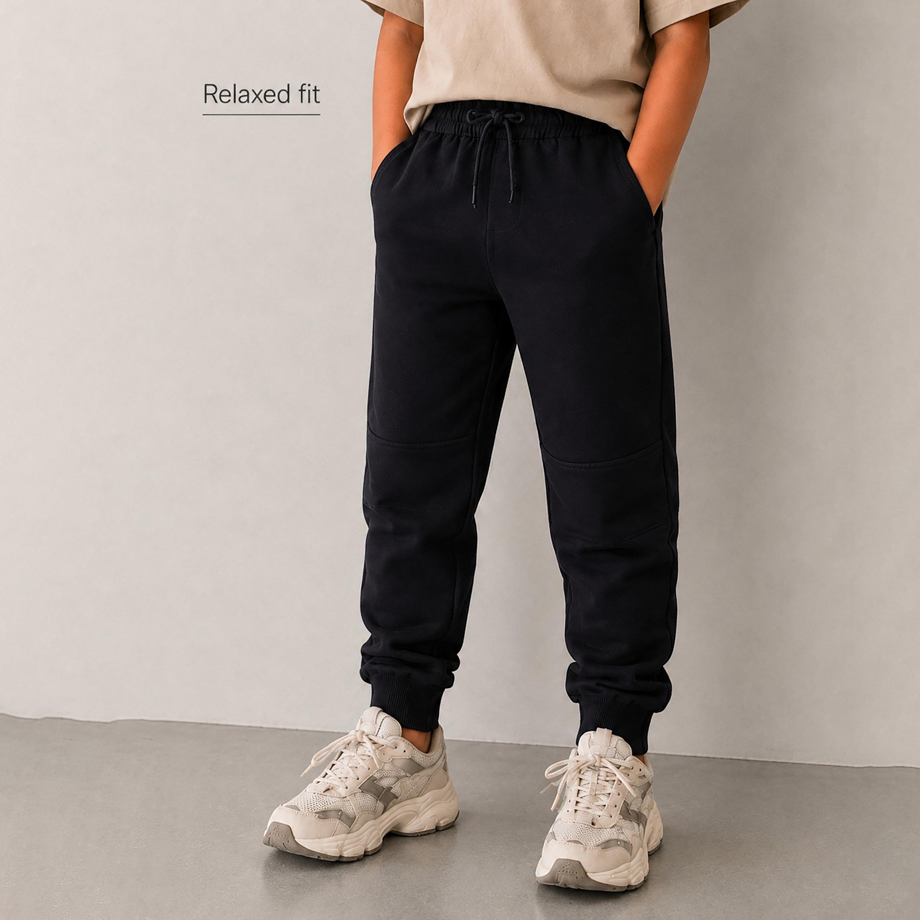 طقم جوجرز قطعة واحدة بخصر مطاطي وحبل ربط سادة من فيكتور وجين-boys-clothing-bottoms-joggersandtrackpants-image-2