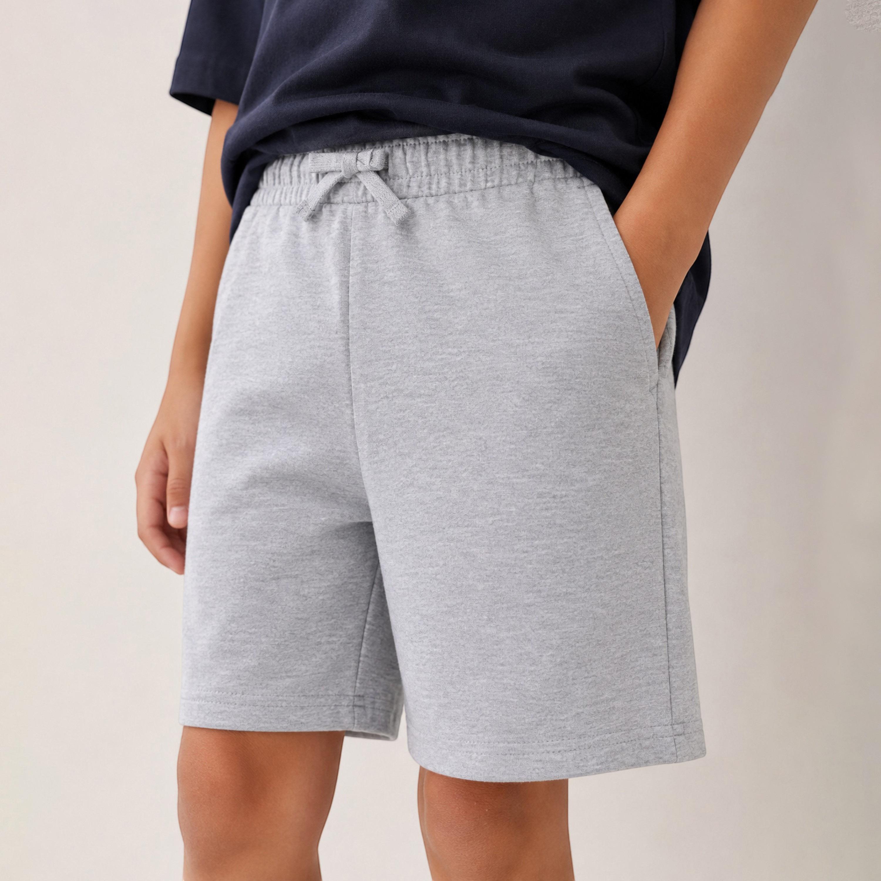 شورت سادة بخصر مطاطي وبرباط من فيكتور أند جين-boys-clothing-bottoms-shorts-image-1