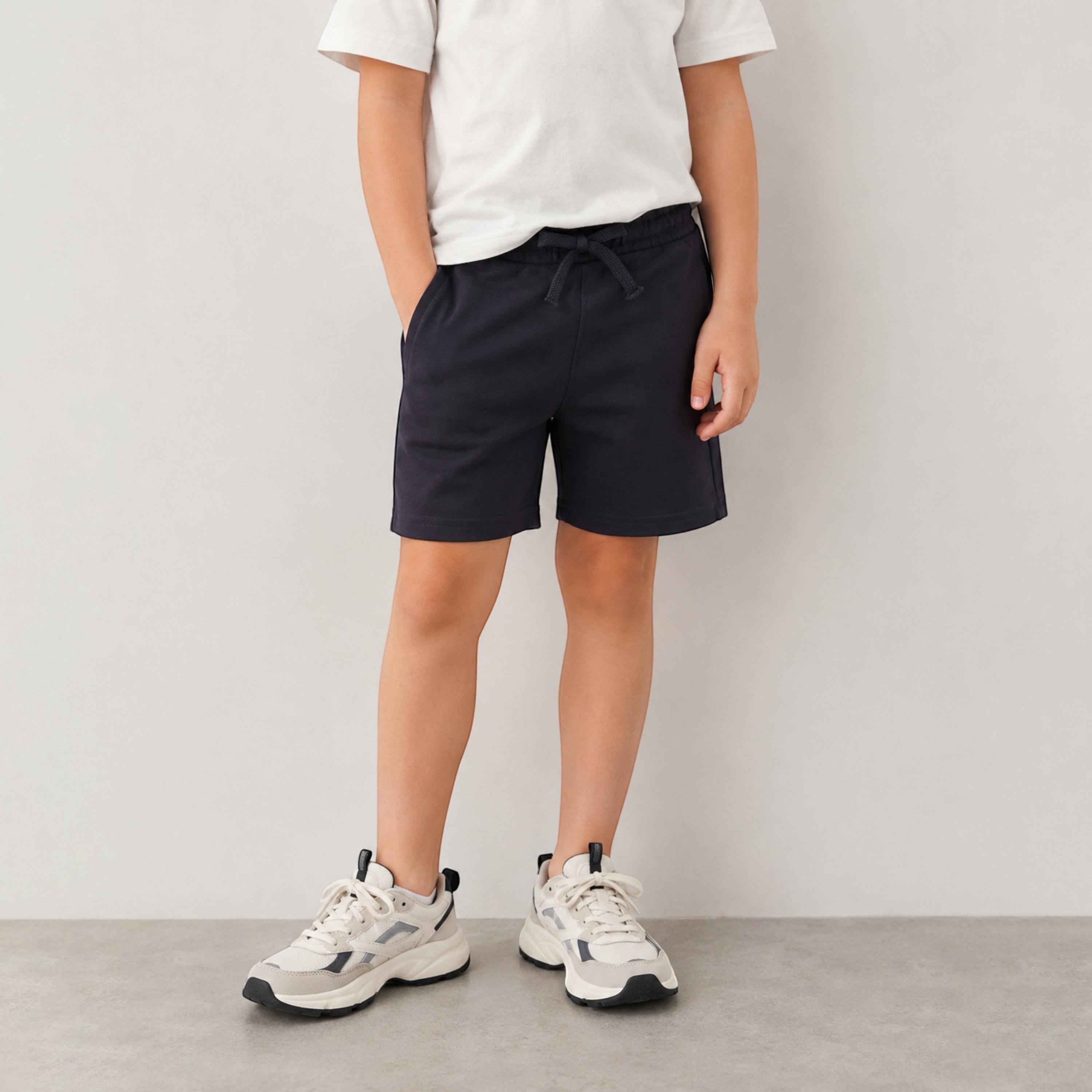 شورت سادة بخصر مطاطي وبرباط من فيكتور أند جين-boys-clothing-bottoms-shorts-image-1