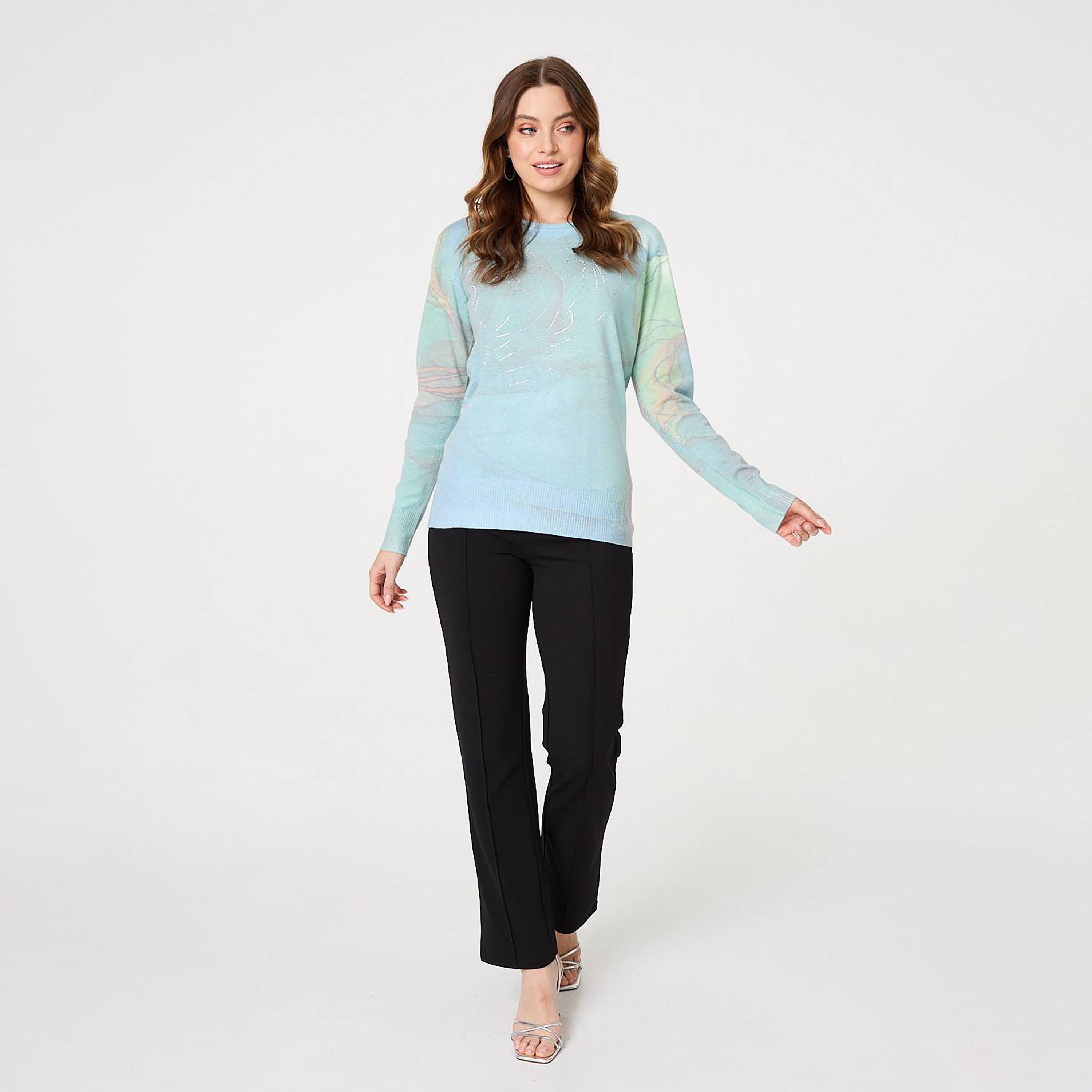 بلوزة "كنيت" تريكو نسائية بطبعة ورود من إيزابيل لندن-women-clothing-shirtsandblouses-blouses-image-2