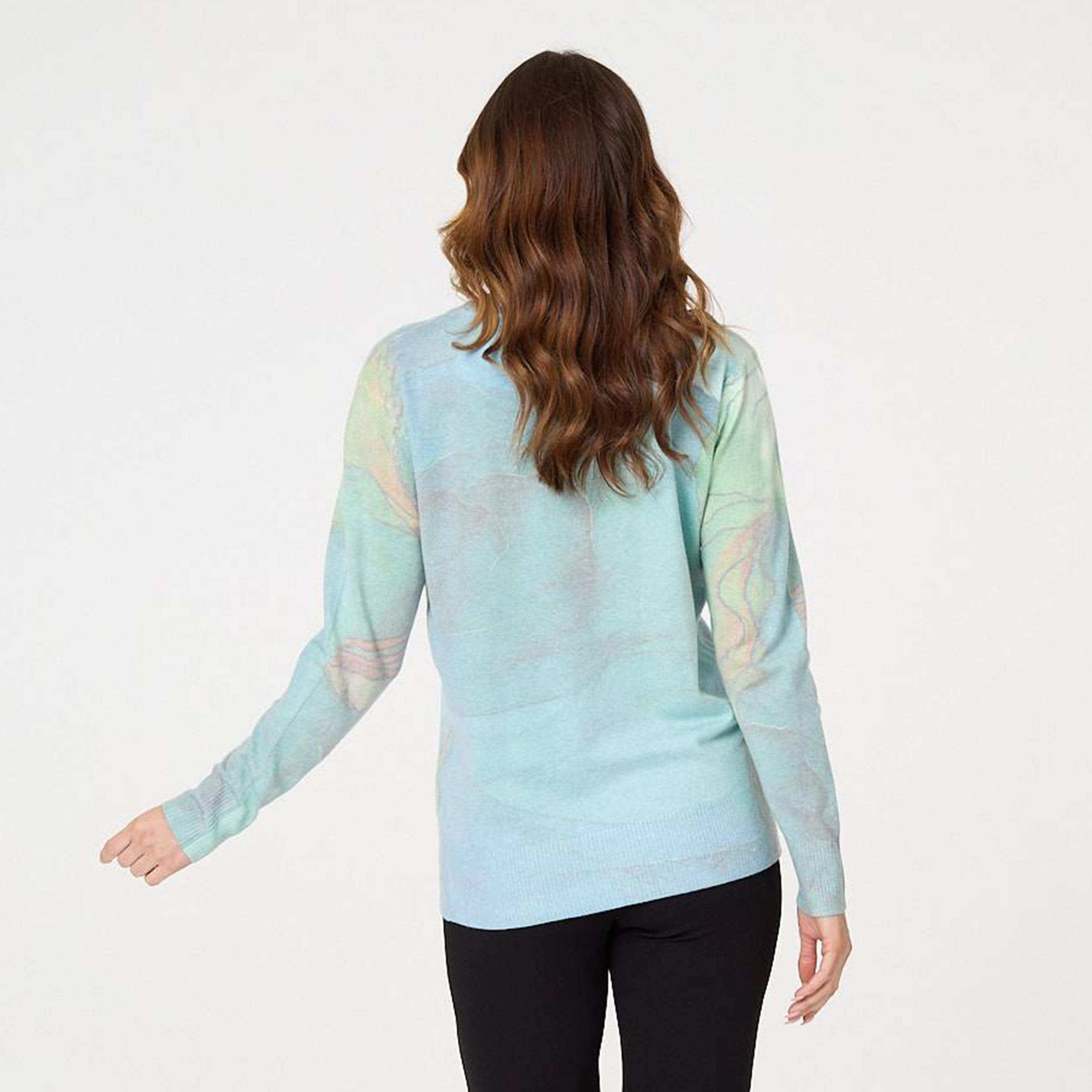 بلوزة "كنيت" تريكو نسائية بطبعة ورود من إيزابيل لندن-women-clothing-shirtsandblouses-blouses-image-3