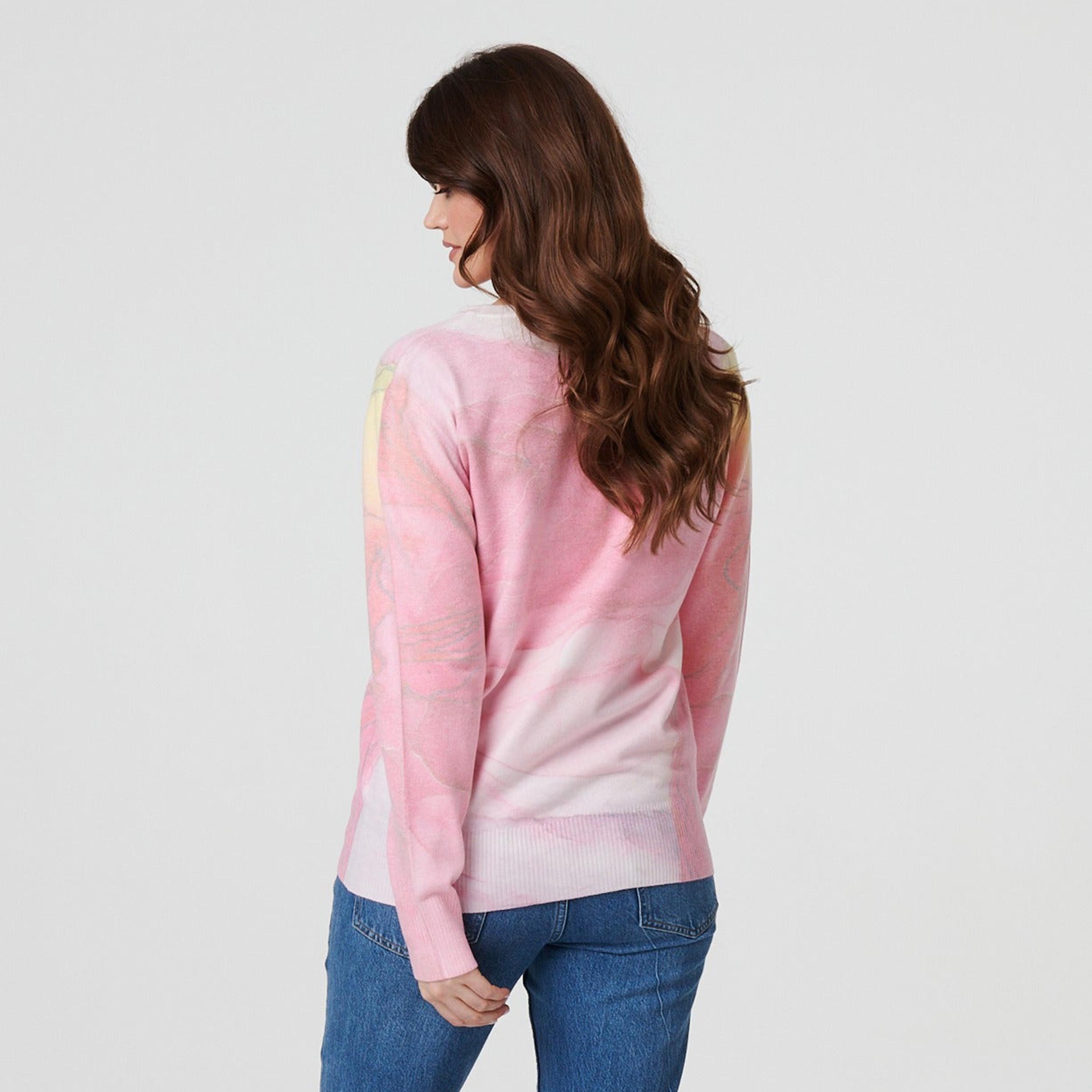 بلوزة "كنيت" تريكو نسائية بطبعة ورود من إيزابيل لندن-women-clothing-shirtsandblouses-blouses-image-7