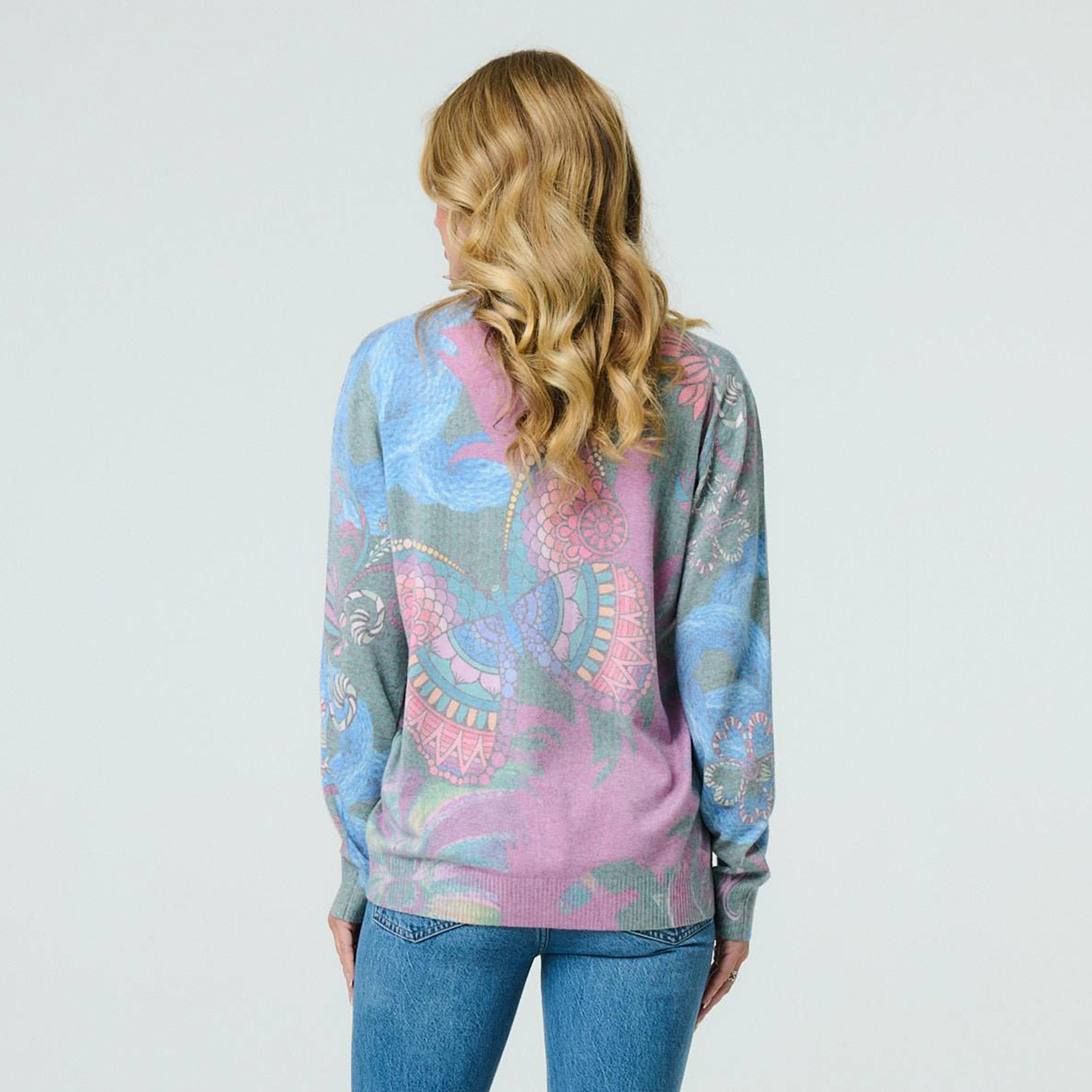 بلوزة "كنيت" تريكو نسائية بطبعة فراشات متعددة الألوان من إيزابيل لندن-women-clothing-shirtsandblouses-blouses-image-3