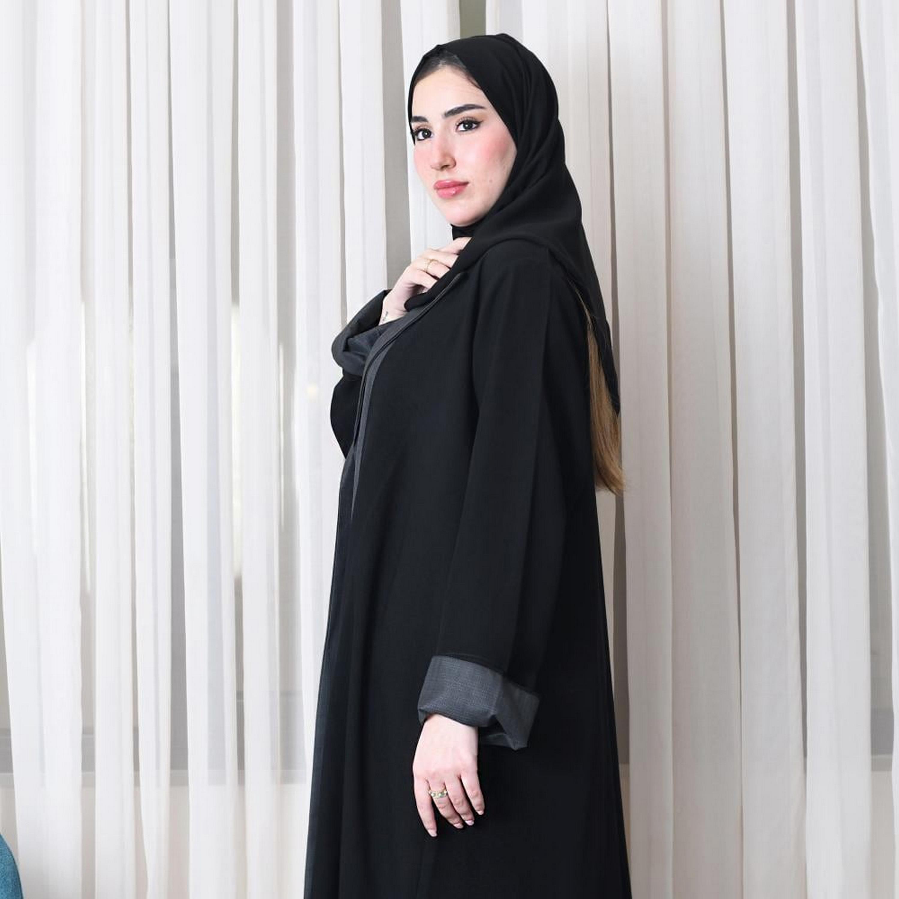 Lamha Black Notch Collared Flared Sleeves Crepe Women's Abaya with Hijab-women-arabicclothing-abayas-image-5