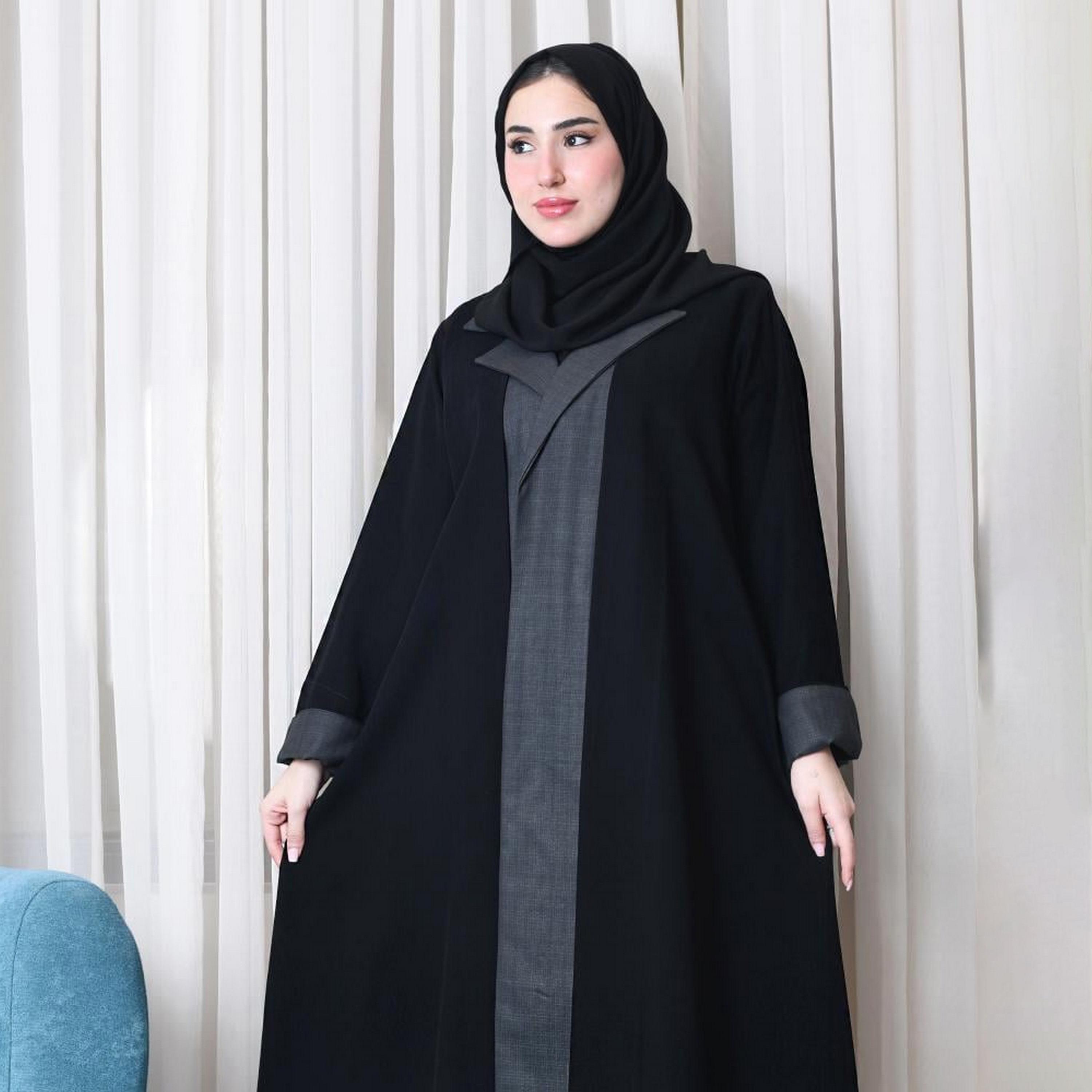 Lamha Black Notch Collared Flared Sleeves Crepe Women's Abaya with Hijab-women-arabicclothing-abayas-image-6