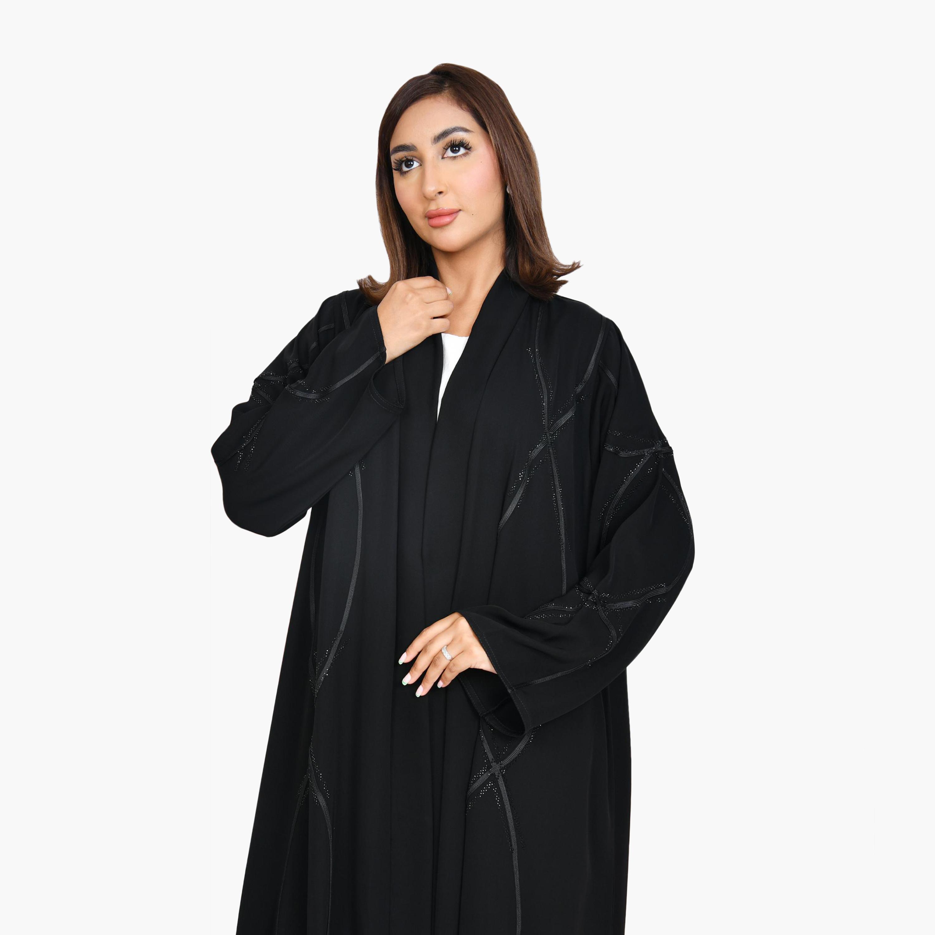 عباية سوداء مزينة بأكمام واسعة من الكتان للنساء ربع كلوش من بيوند عباية-women-arabicclothing-abayas-image-2