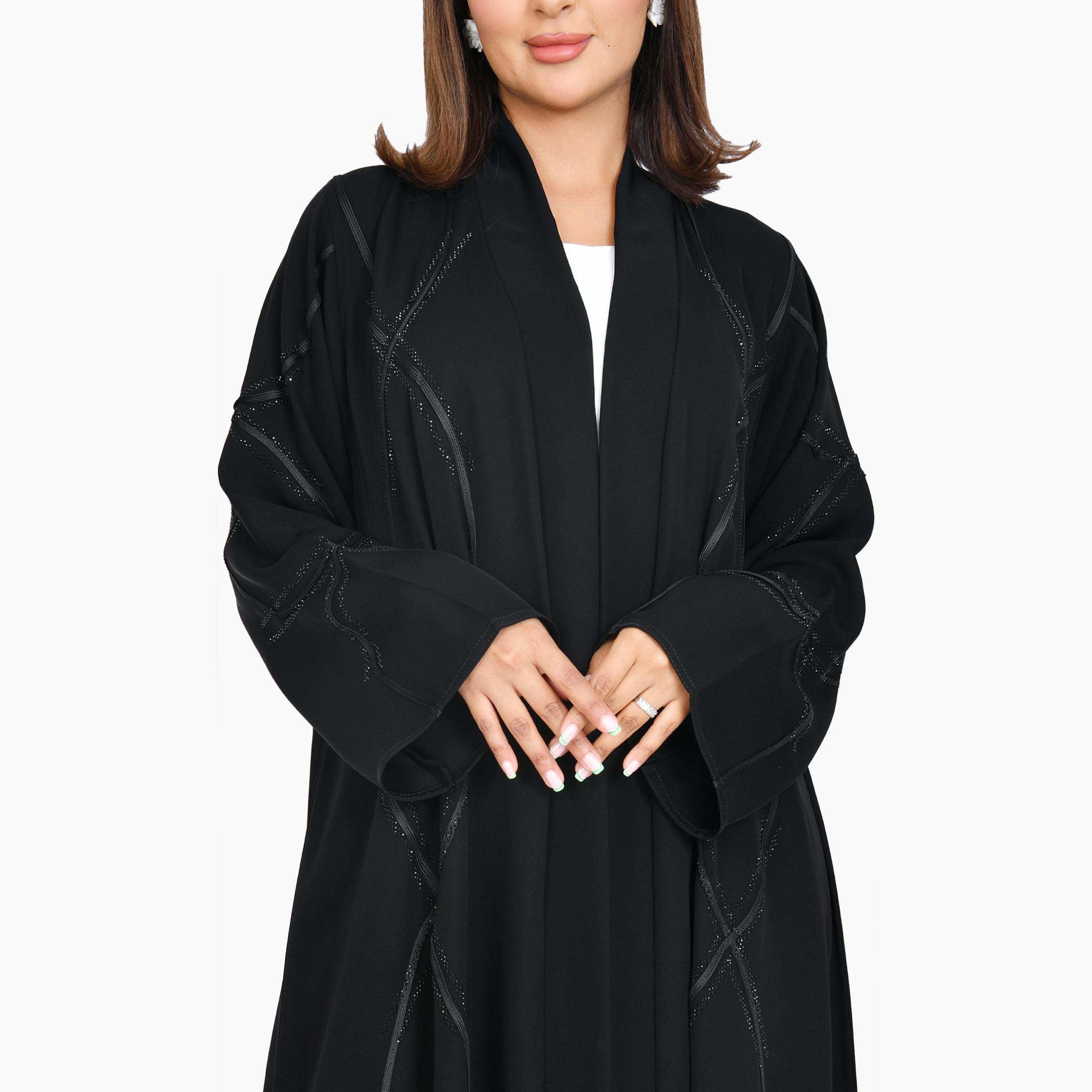 عباية سوداء مزينة بأكمام واسعة من الكتان للنساء ربع كلوش من بيوند عباية-women-arabicclothing-abayas-image-3