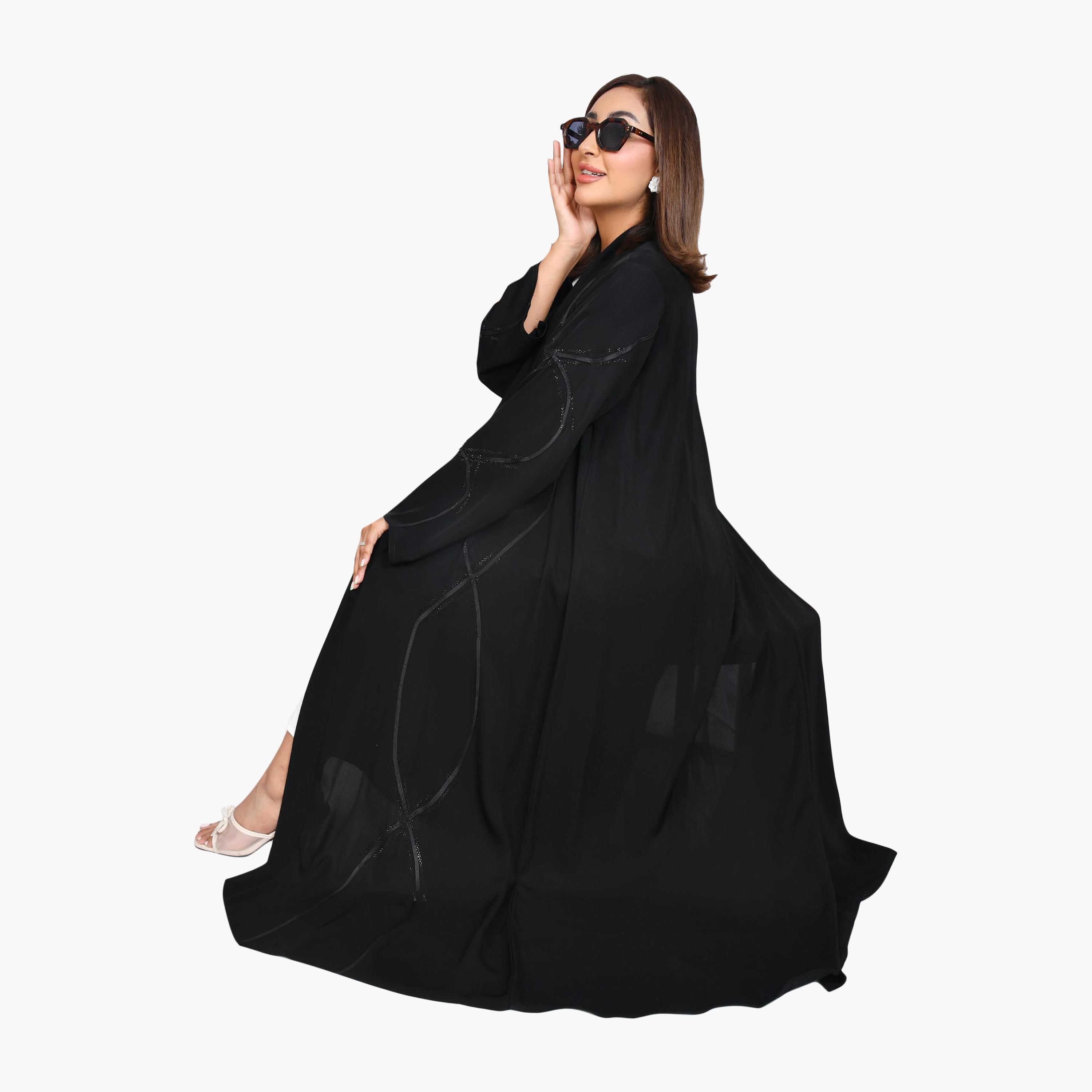 عباية سوداء مزينة بأكمام واسعة من الكتان للنساء ربع كلوش من بيوند عباية-women-arabicclothing-abayas-image-4
