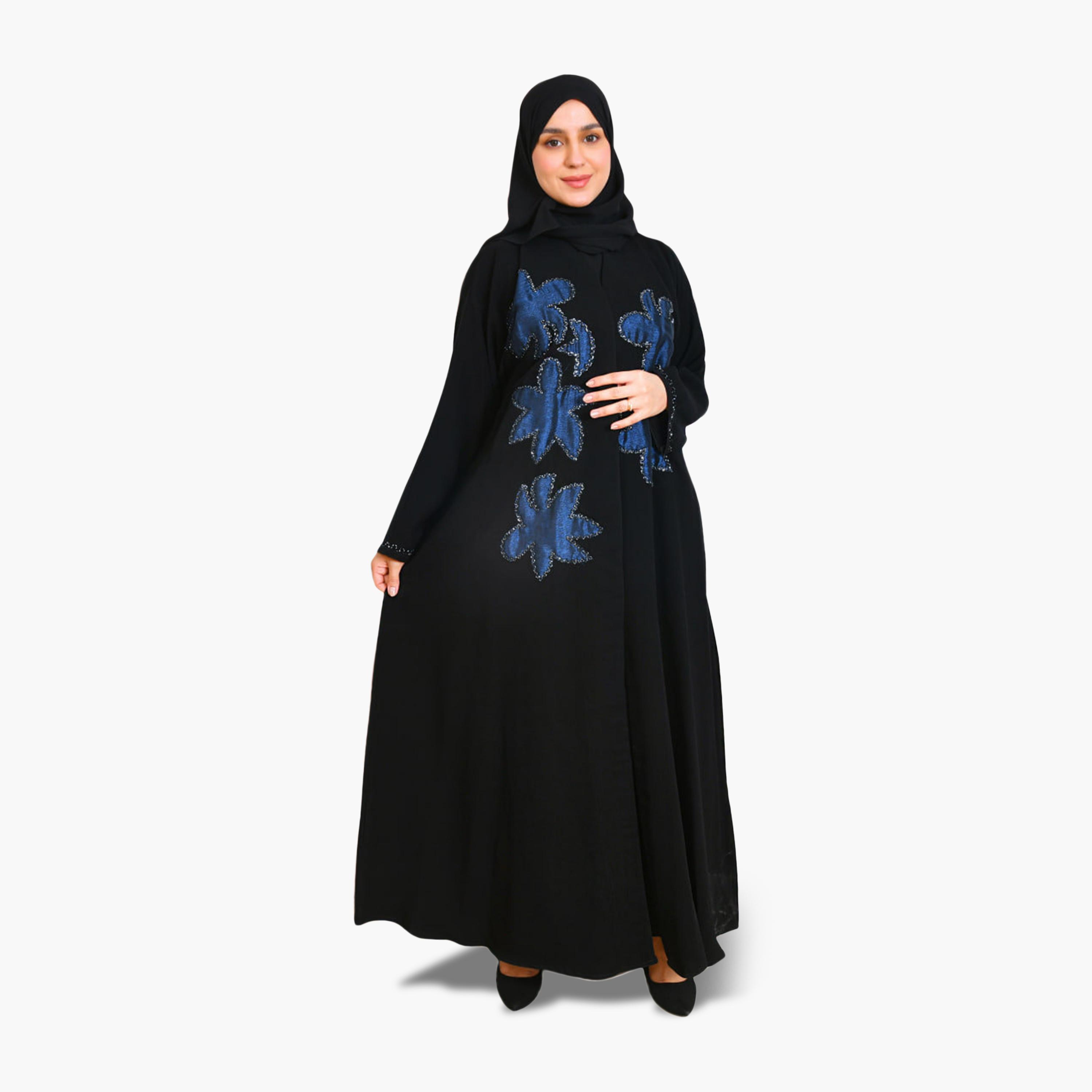 عباية نسائية من الكتان بتصميم ربع كلوش مع حجاب مزينة بتطريزات زهور سوداء من بيوند عباية-women-arabicclothing-abayas-image-1