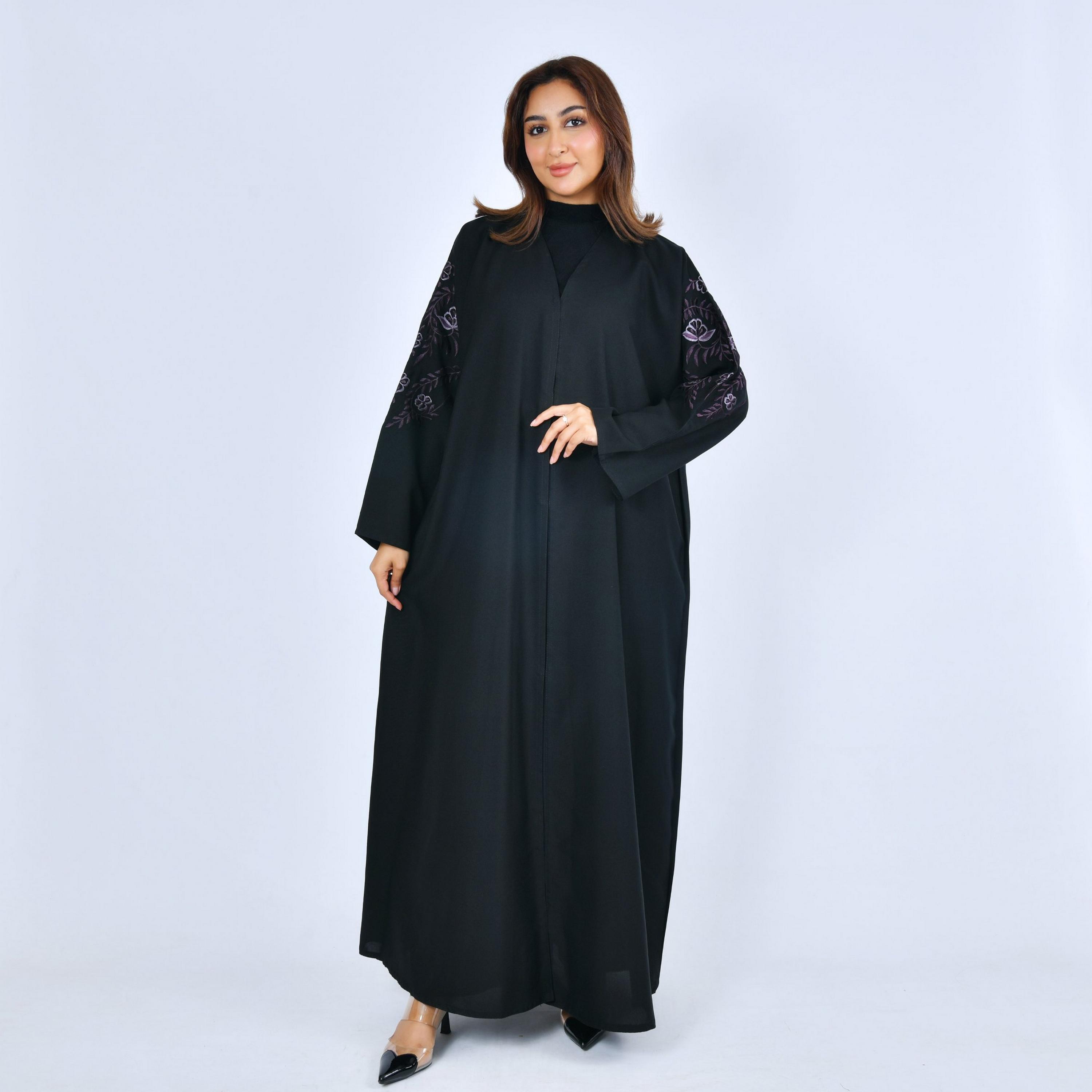 عباية كتان بأكمام مطرزة نسائية - أسود من لمحة-women-arabicclothing-abayas-image-1