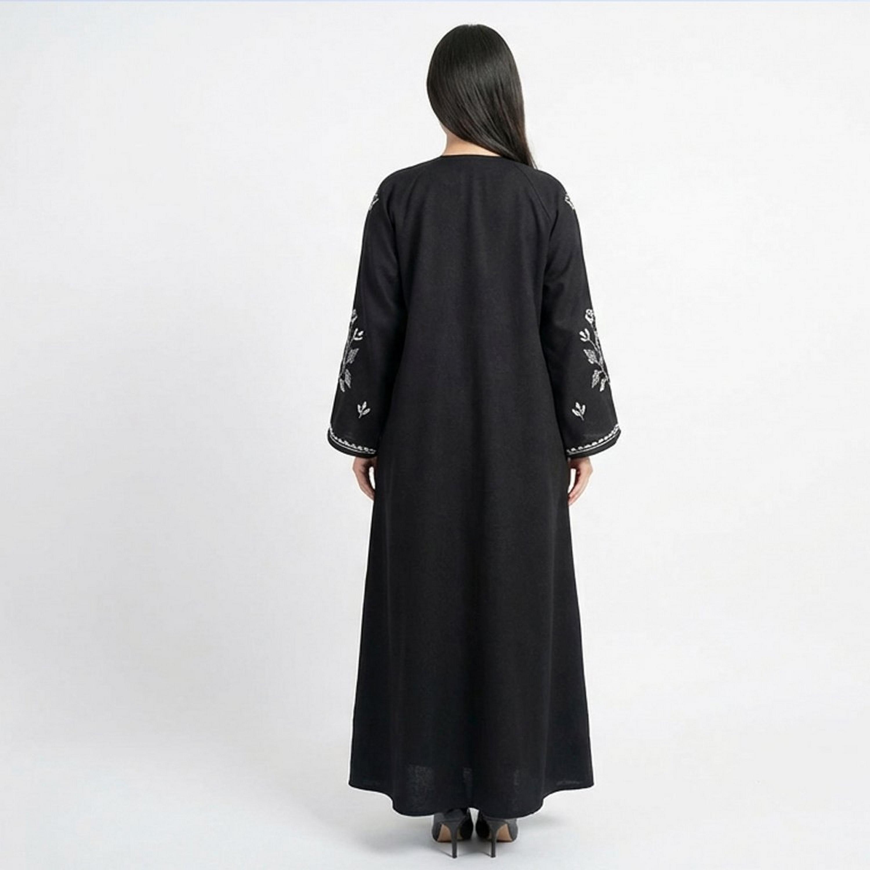 عباية "دبل كلوش" كتان بأكمام "فليرد" وتطريز روز نسائية - أسود من لمحة-women-arabicclothing-abayas-image-6