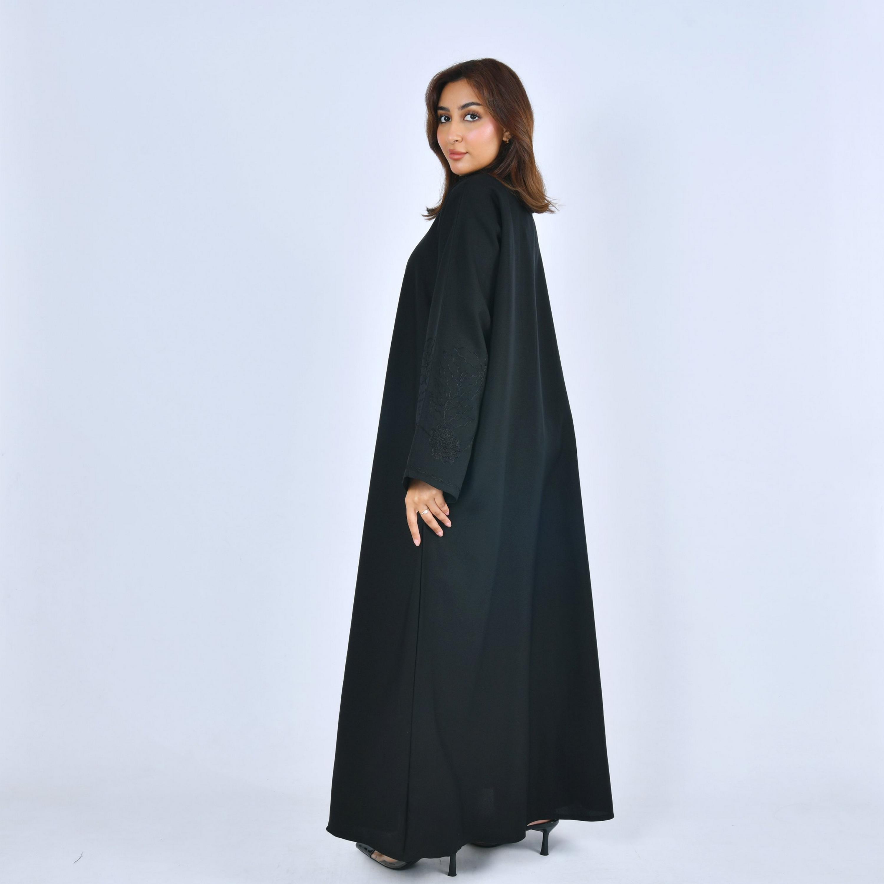 عباية كتان بأكمام واسعة مطرزة نسائية - أسود من لمحة-women-arabicclothing-abayas-image-4