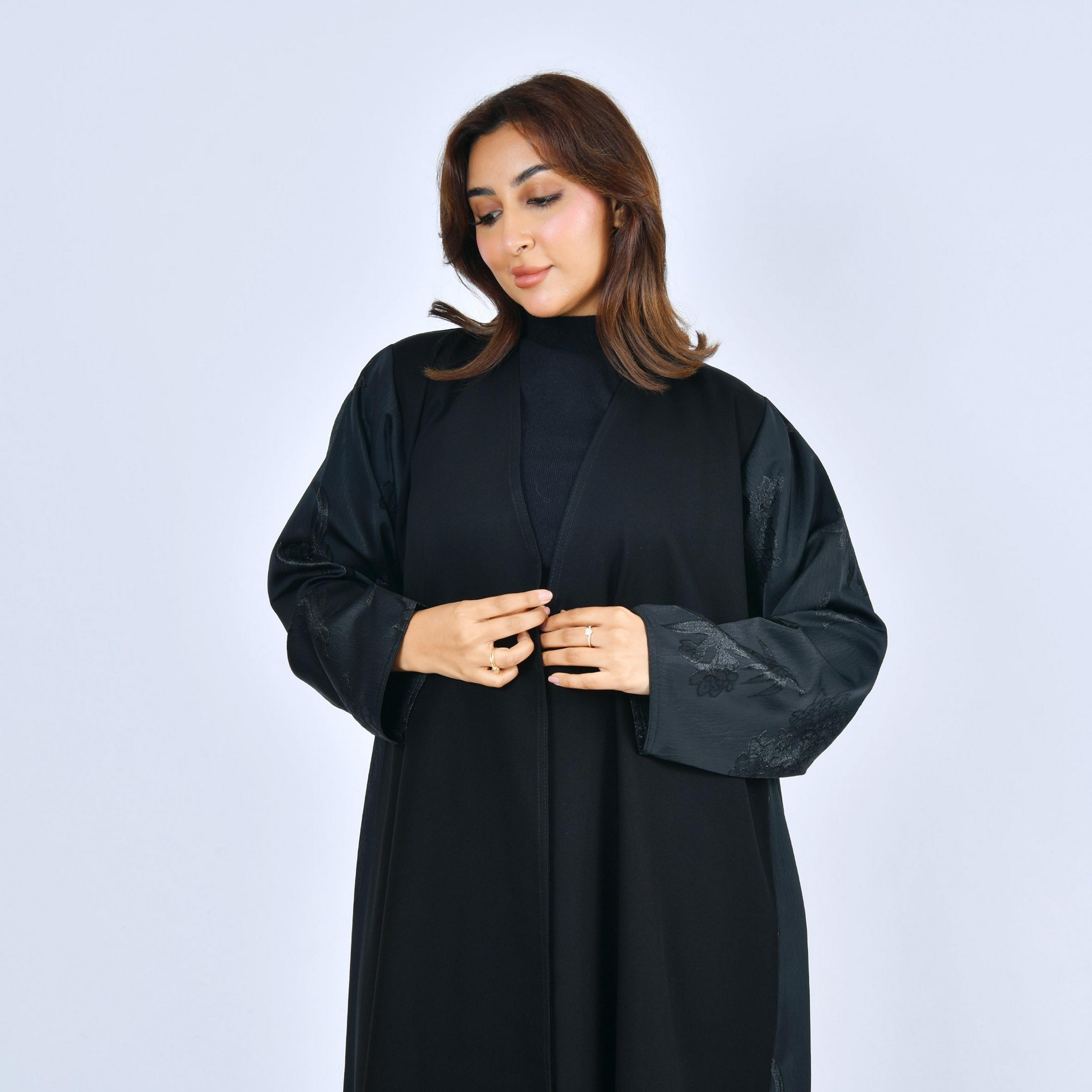 عباية كتان بقماش "جاكارد فلورال" وتصميم "ديوال تون" نسائية - أسود من لمحة-women-arabicclothing-abayas-image-3