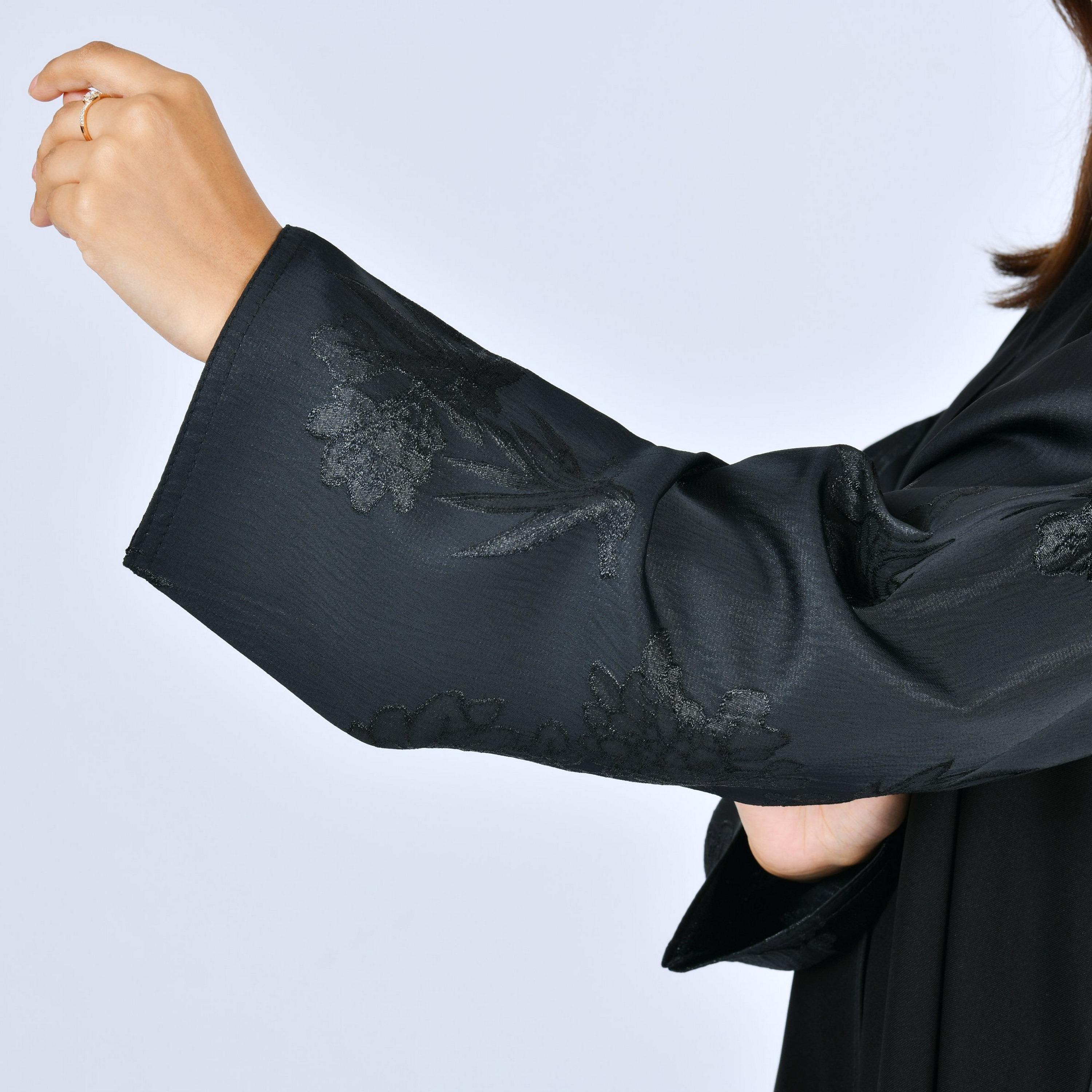 عباية كتان بقماش "جاكارد فلورال" وتصميم "ديوال تون" نسائية - أسود من لمحة-women-arabicclothing-abayas-image-4