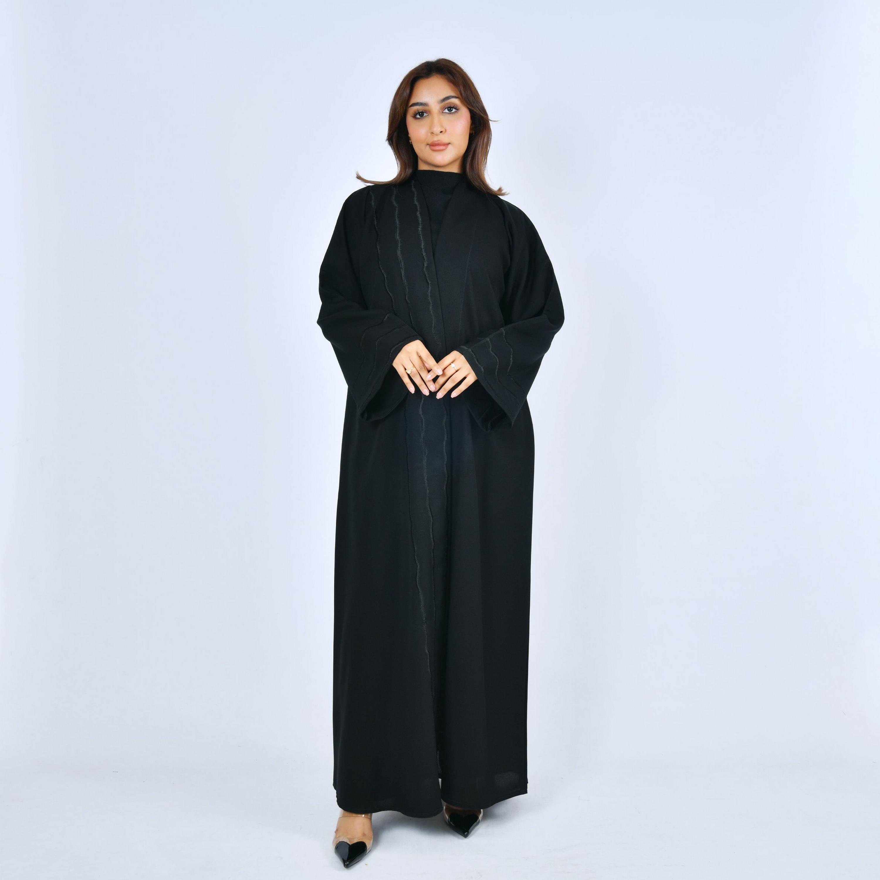 عباية كتان بأكمام واسعة وتطريز "ويف" نسائية - أسود من لمحة-women-arabicclothing-abayas-image-1