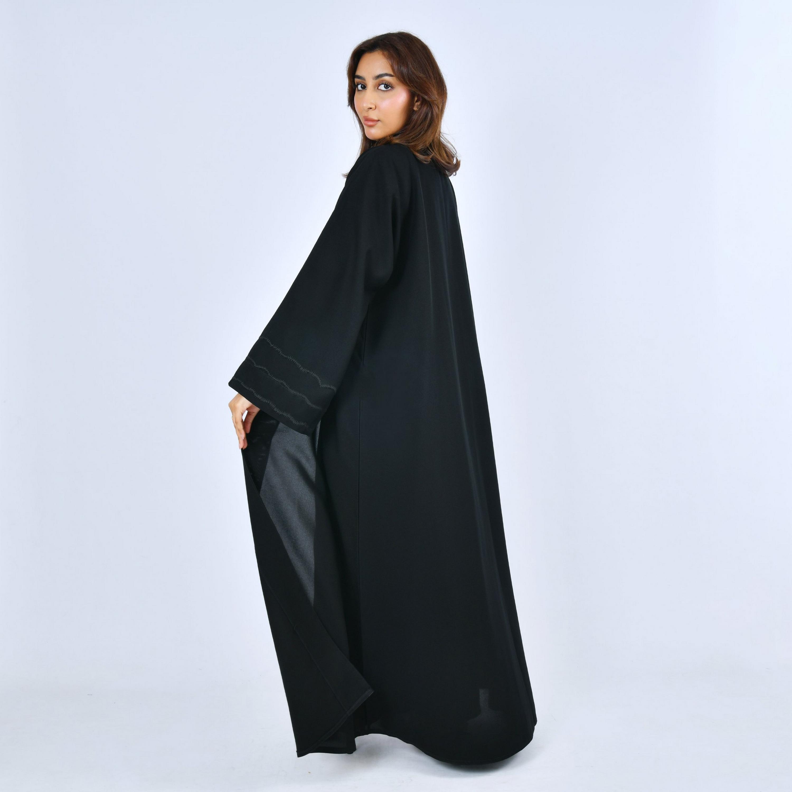 عباية كتان بأكمام واسعة وتطريز "ويف" نسائية - أسود من لمحة-women-arabicclothing-abayas-image-4