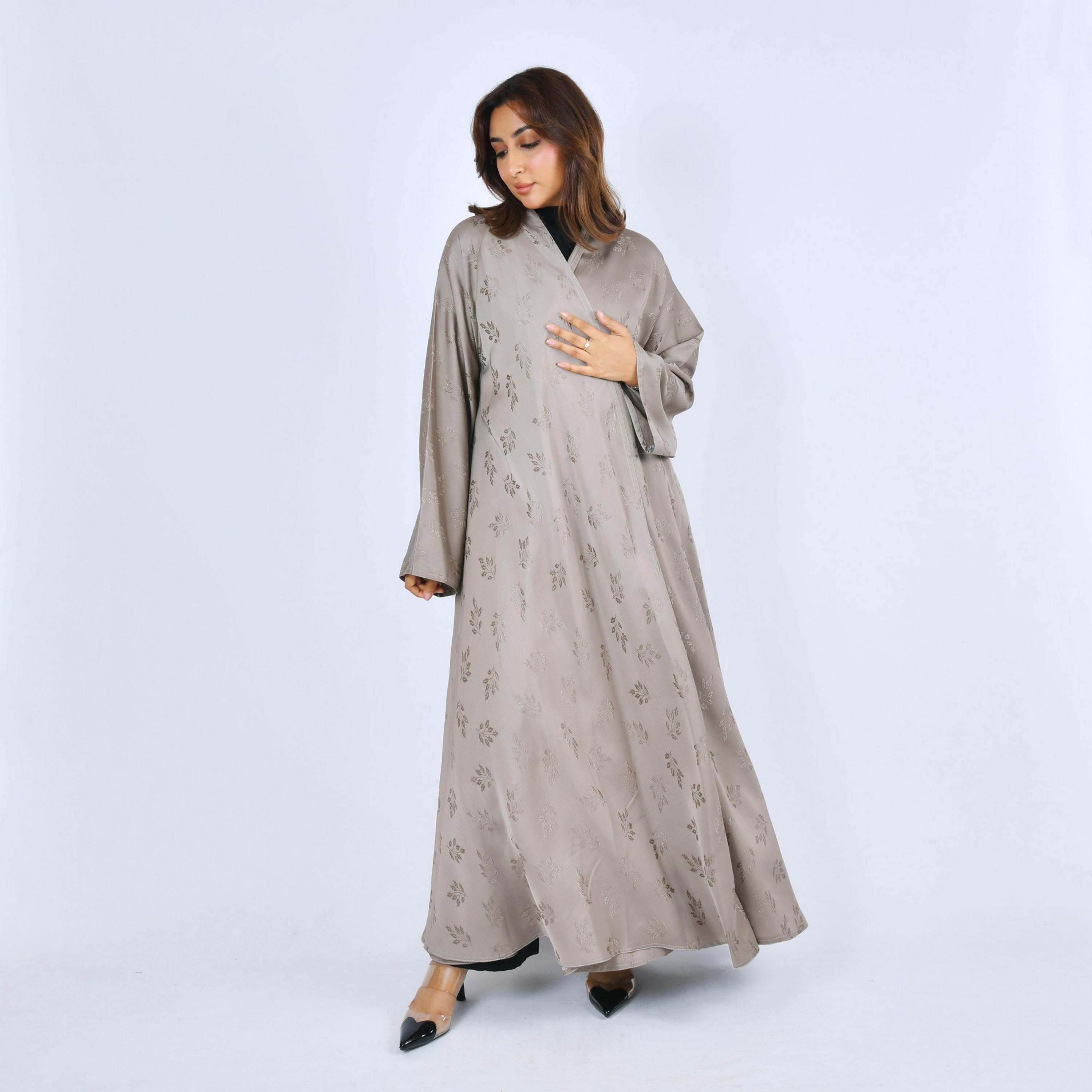 عباية بقصة "كلوش" حرير بأكمام واسعة ونقشة "جاكارد ليف" نسائية - رمادي من لمحة-women-arabicclothing-abayas-image-1