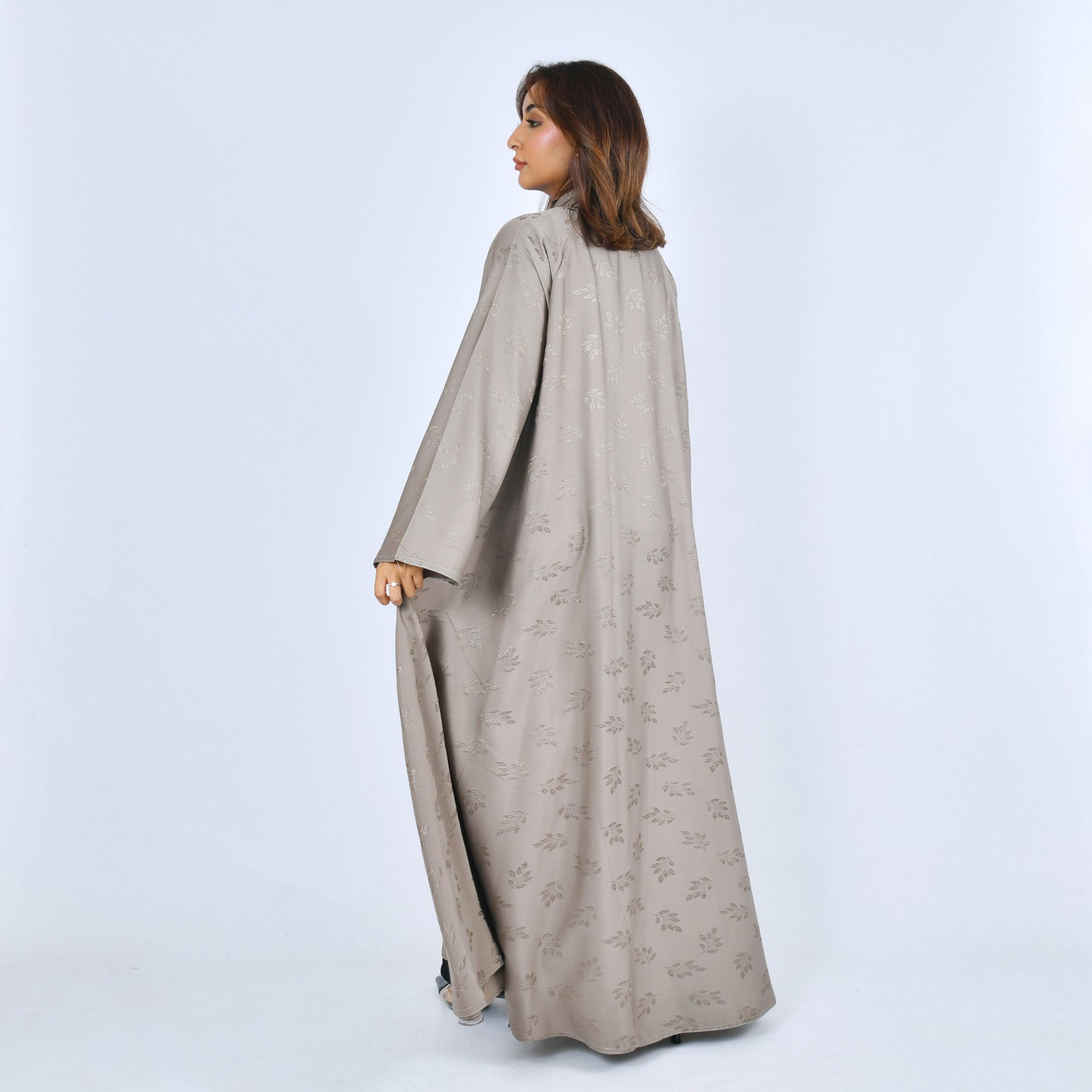 عباية بقصة "كلوش" حرير بأكمام واسعة ونقشة "جاكارد ليف" نسائية - رمادي من لمحة-women-arabicclothing-abayas-image-4