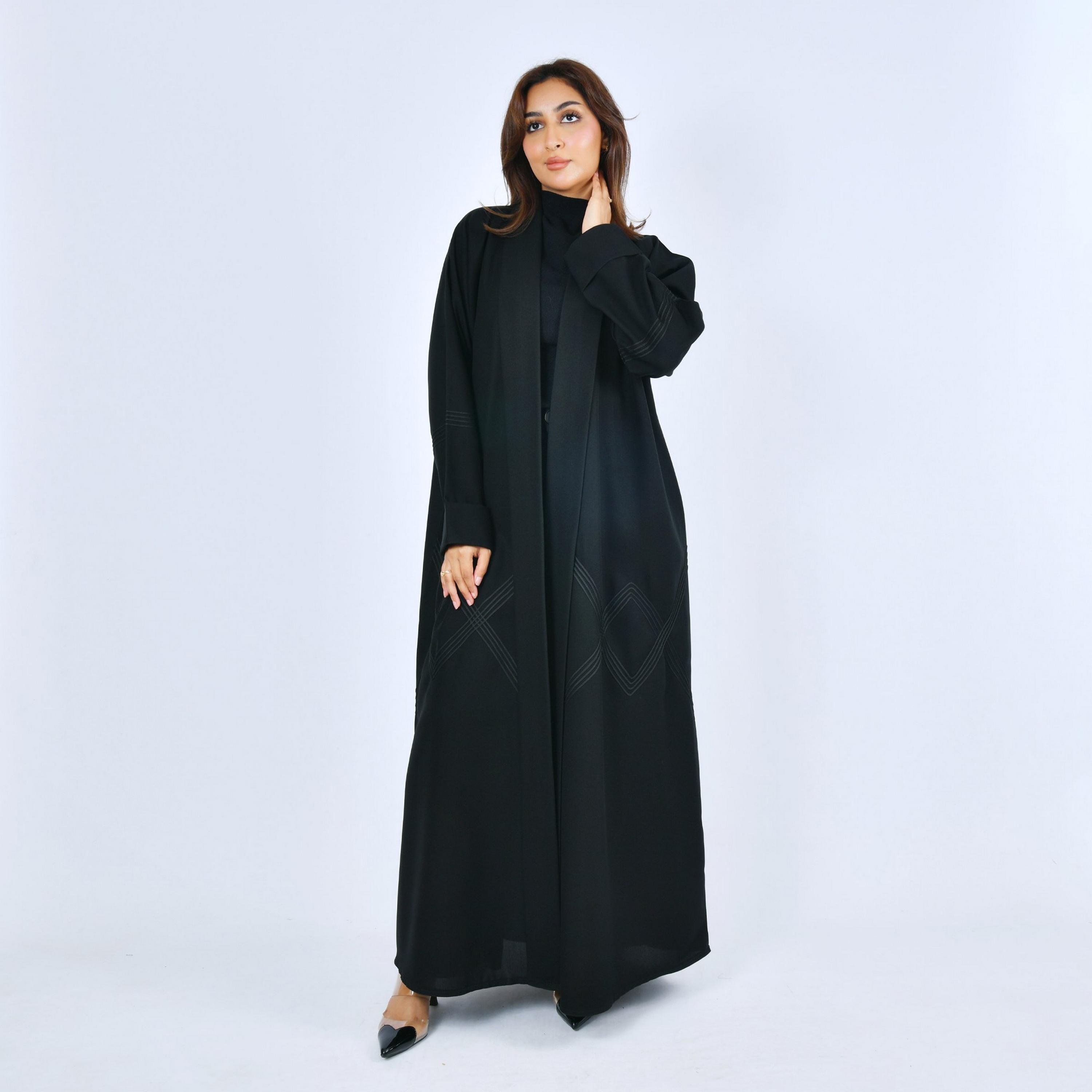 عباية بقصة "مغربي ستايل" كتان بتفاصيل "ستيتش لاين" نسائية - أسود من لمحة-women-arabicclothing-abayas-image-1