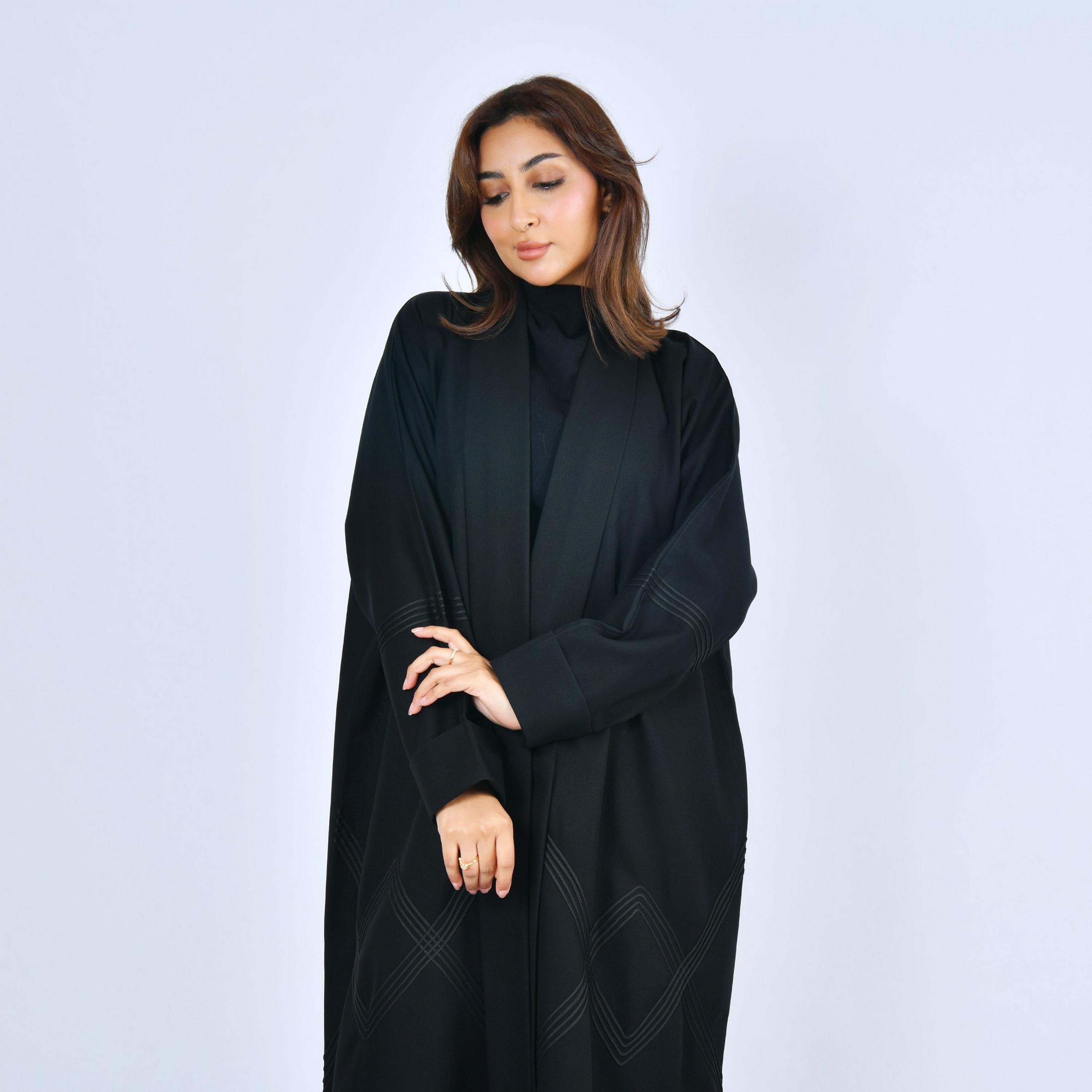 عباية بقصة "مغربي ستايل" كتان بتفاصيل "ستيتش لاين" نسائية - أسود من لمحة-women-arabicclothing-abayas-image-2