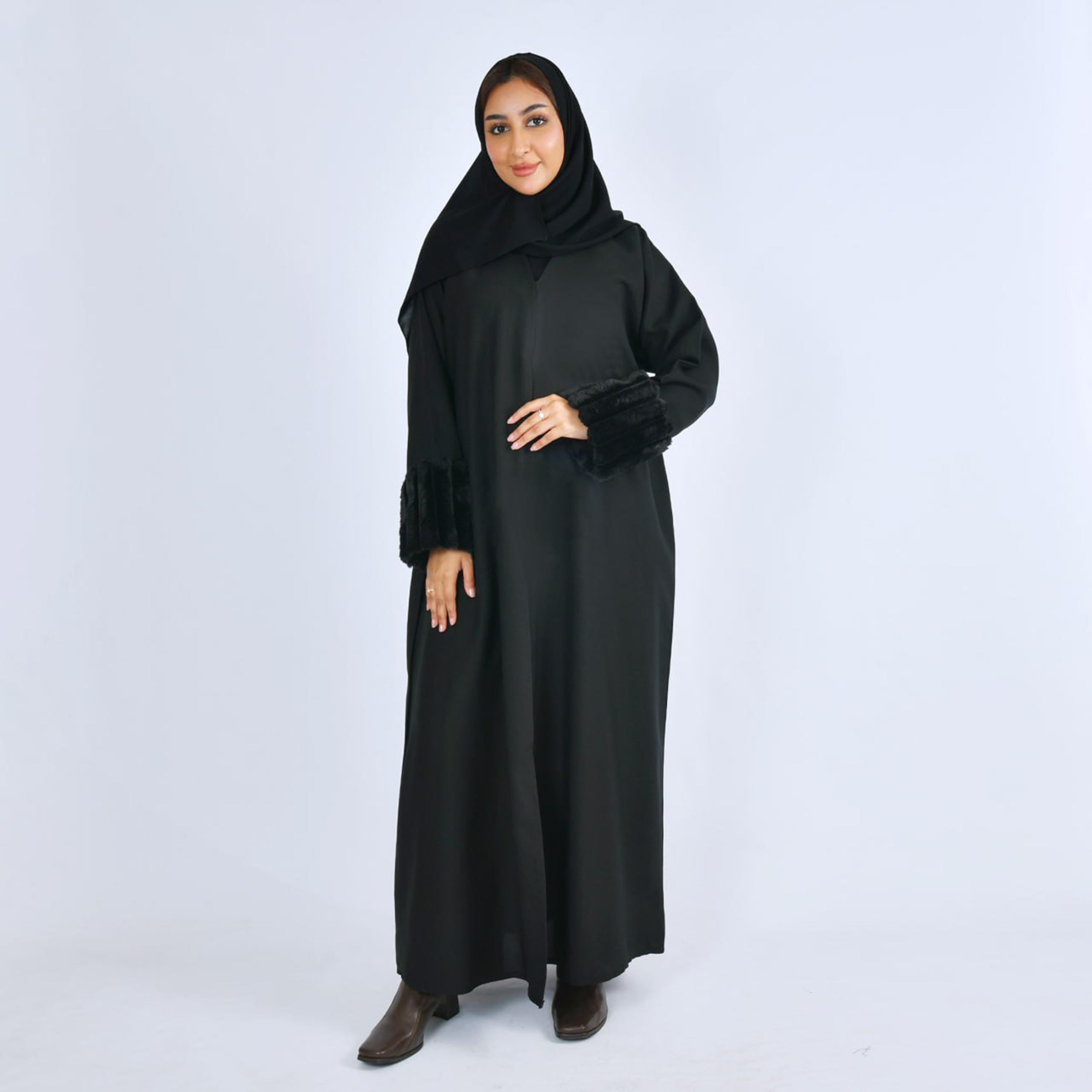 عباية كتان بأكمام "فرو" مع حجاب نسائية - أسود من لمحة-women-arabicclothing-abayas-image-1
