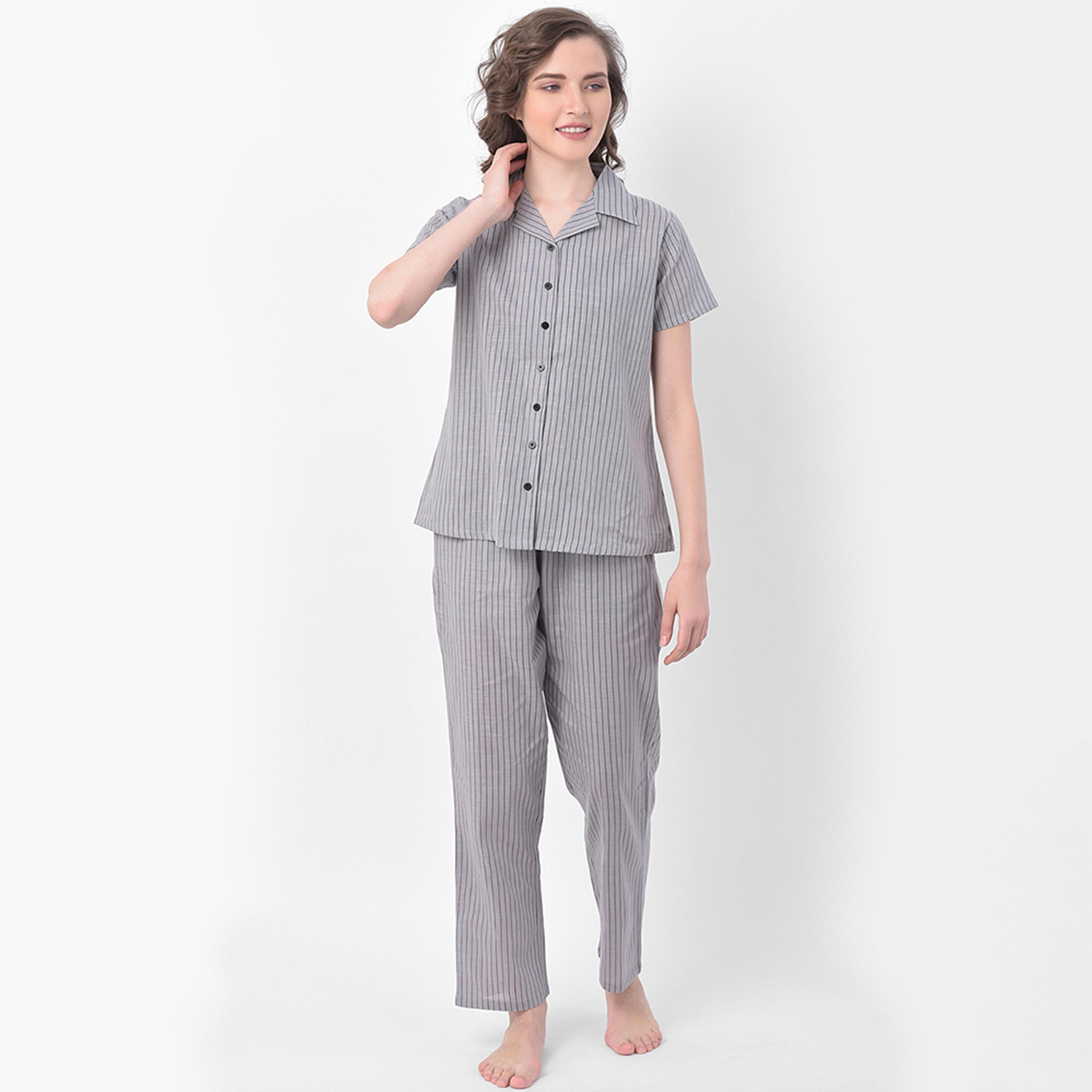 طقم قميص وبيجامة بأزرار بطبعة خطوط - ريون رمادي من كلوفيا-women-clothing-nightwear-pyjamas-longsets-image-1