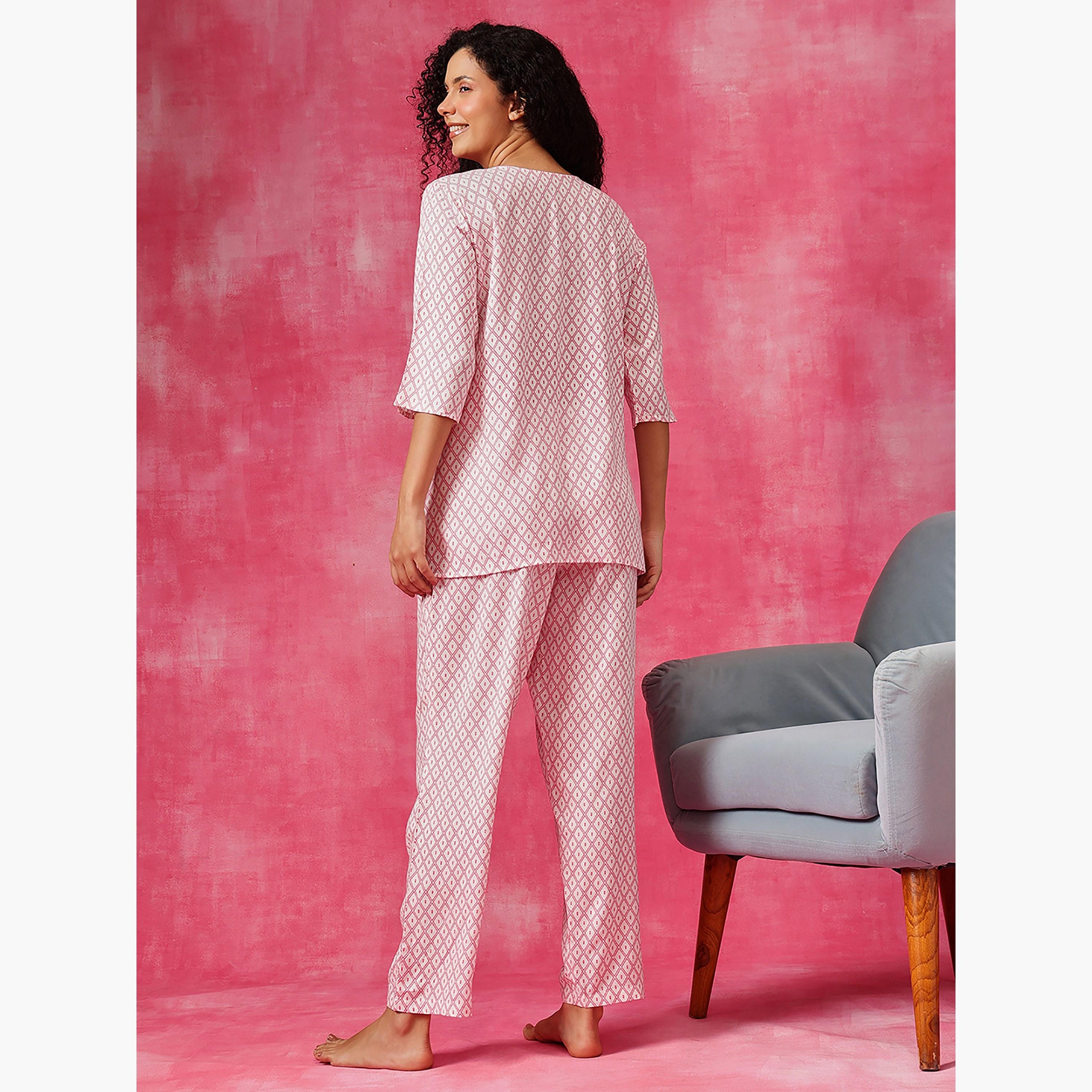 طقم توب وبيجامة كورتا بطبعة هندسية - ريون أبيض من كلوفيا-women-clothing-nightwear-pyjamas-longsets-image-4