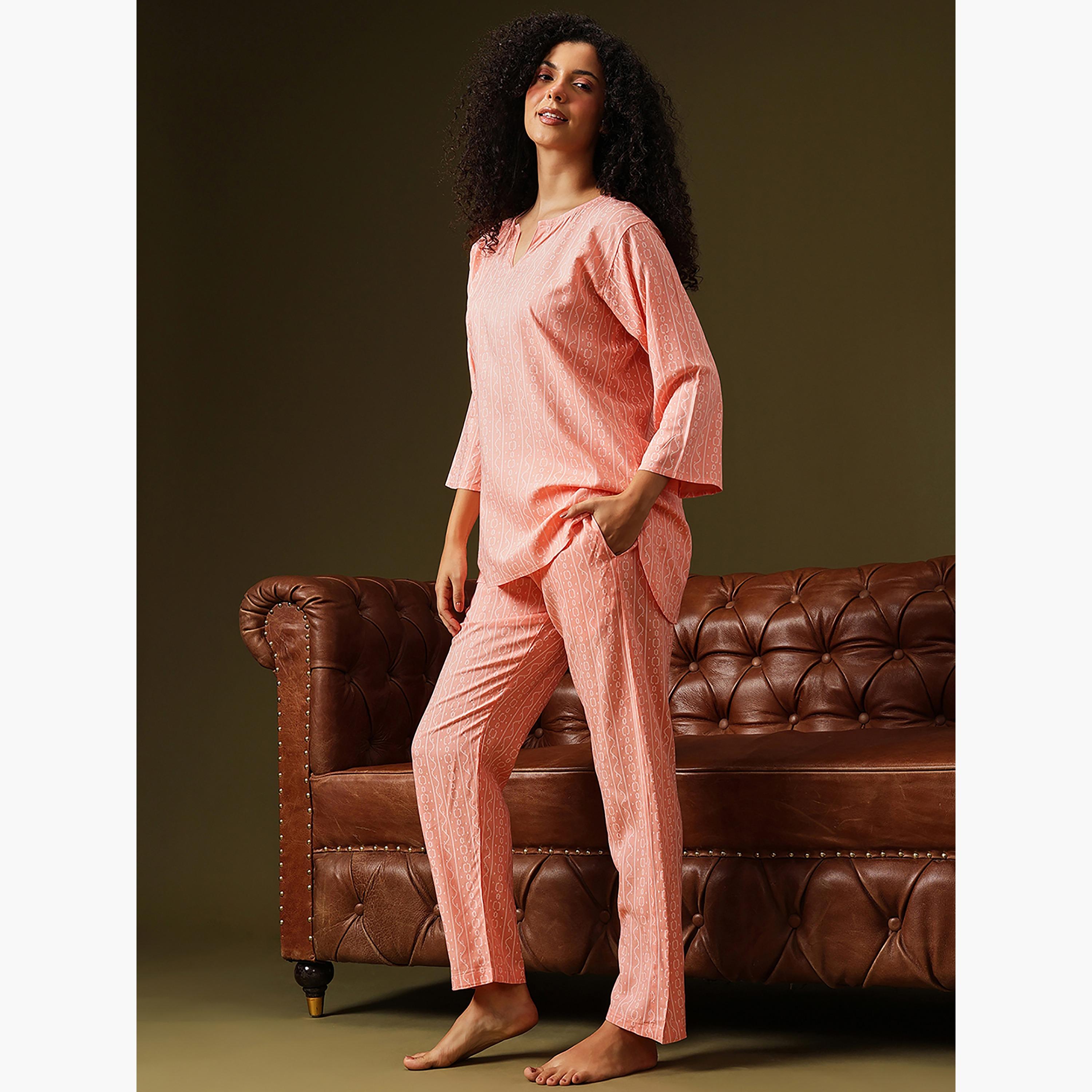 طقم توب وبيجامة كورتا بطبعة هندسية - ريون خوخي من كلوفيا-women-clothing-nightwear-pyjamas-longsets-image-2