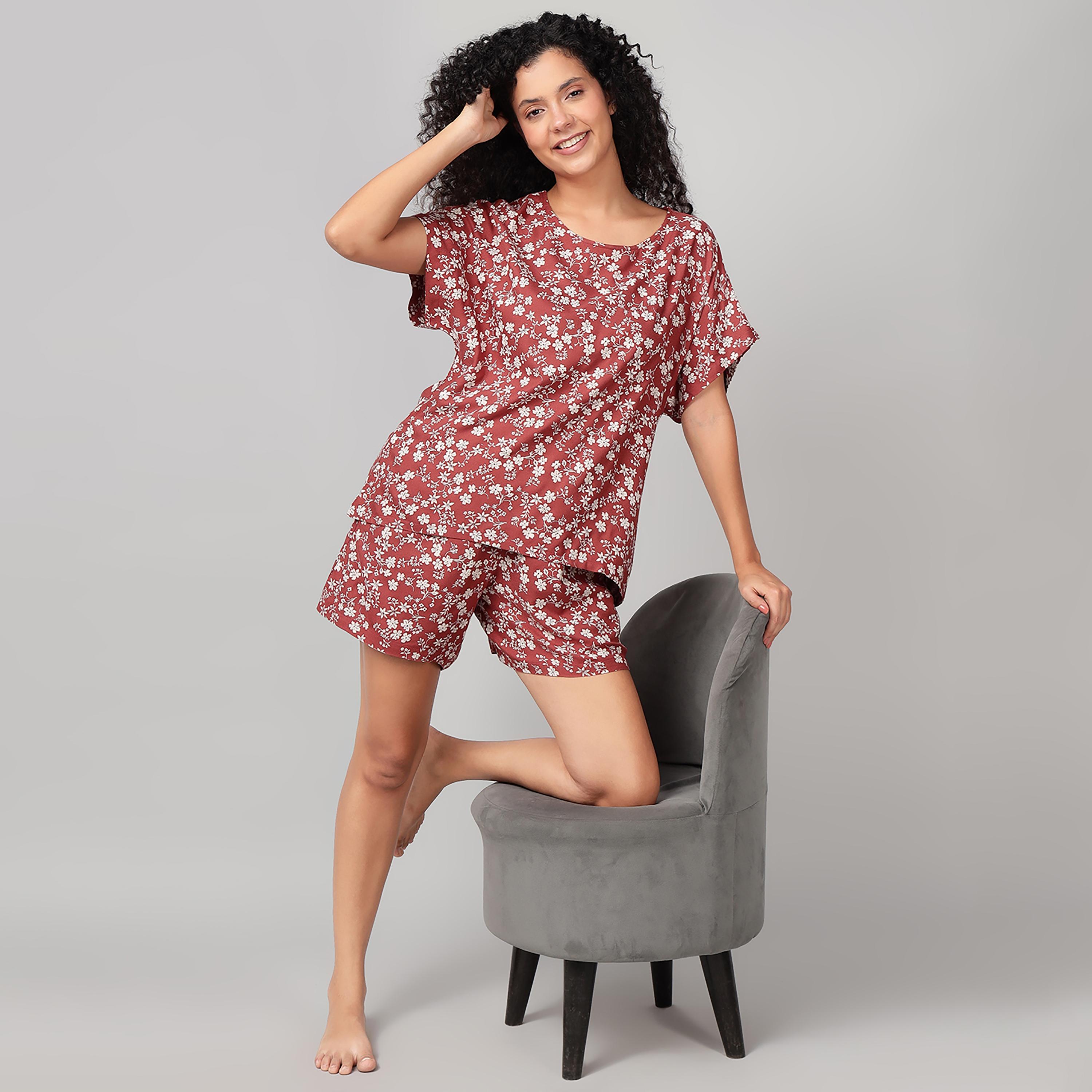 طقم توب وشورت بطبعة زهور - كريب بني من كلوفيا-women-clothing-nightwear-pyjamas-shortsets-image-6