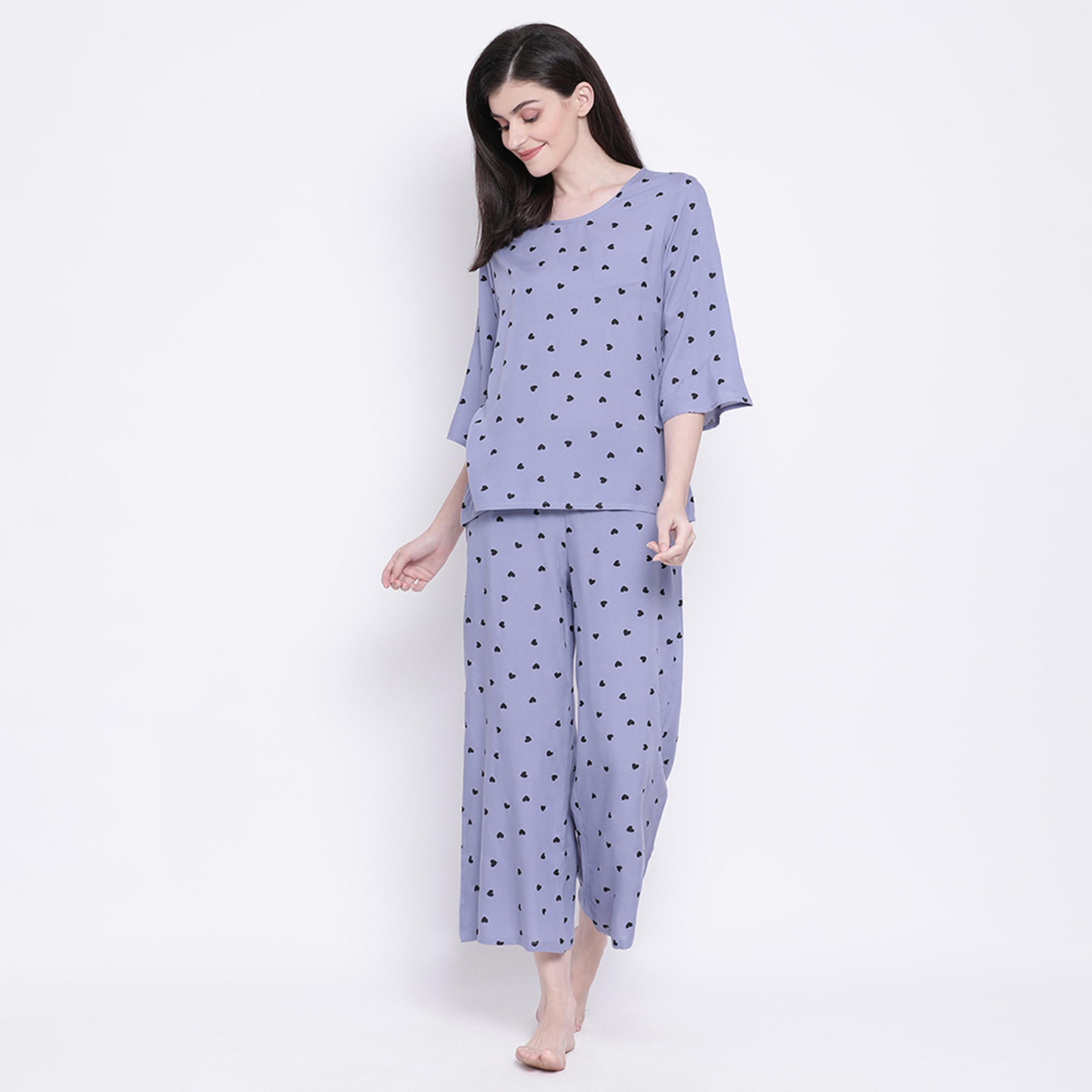 طقم توب وبيجامة بطبعة قلوب - ريون لافندر من كلوفيا-women-clothing-nightwear-pyjamas-longsets-image-1