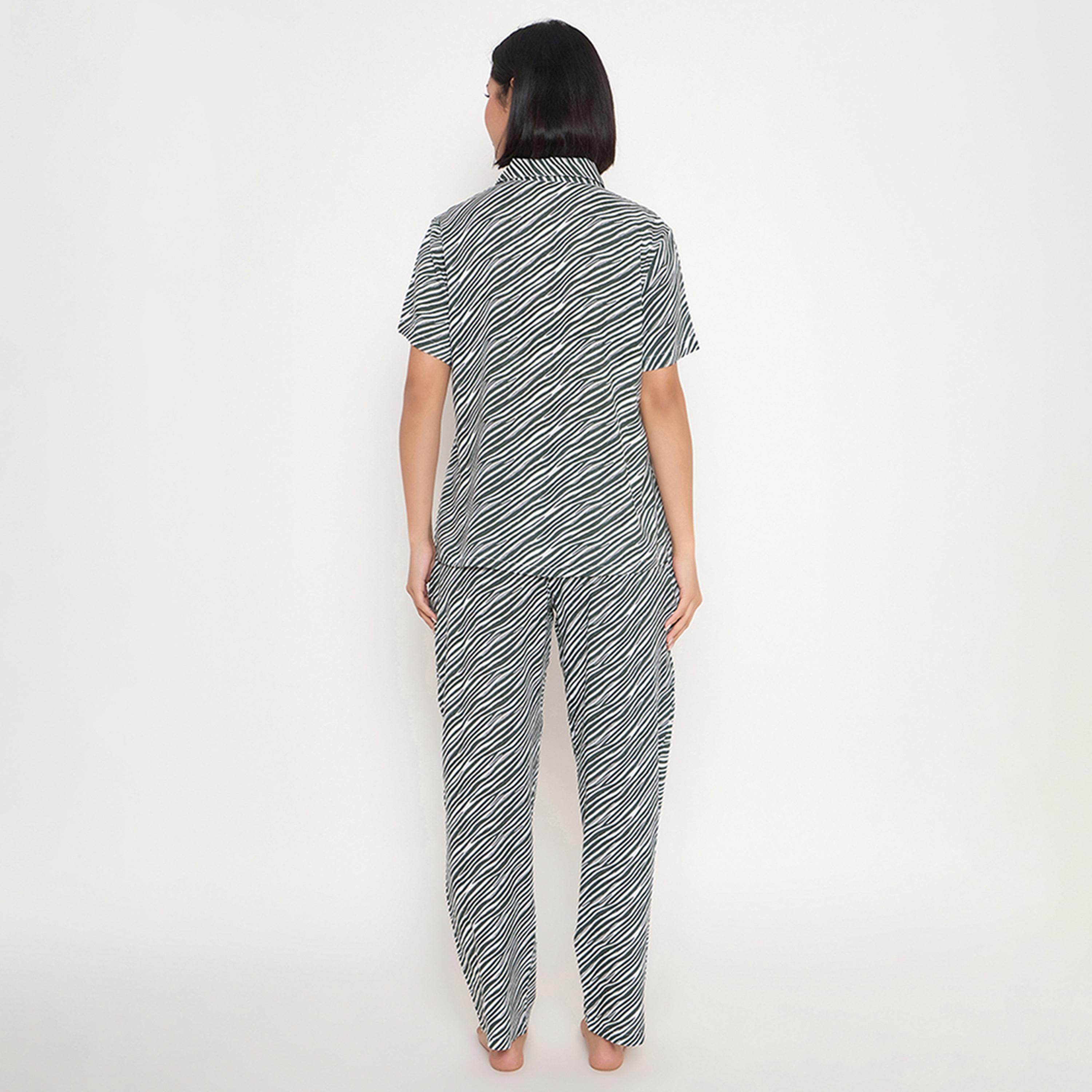 طقم قميص وبيجامة بأزرار وطبعة خطوط - ريون أخضر داكن من كلوفيا-women-clothing-nightwear-pyjamas-longsets-image-4