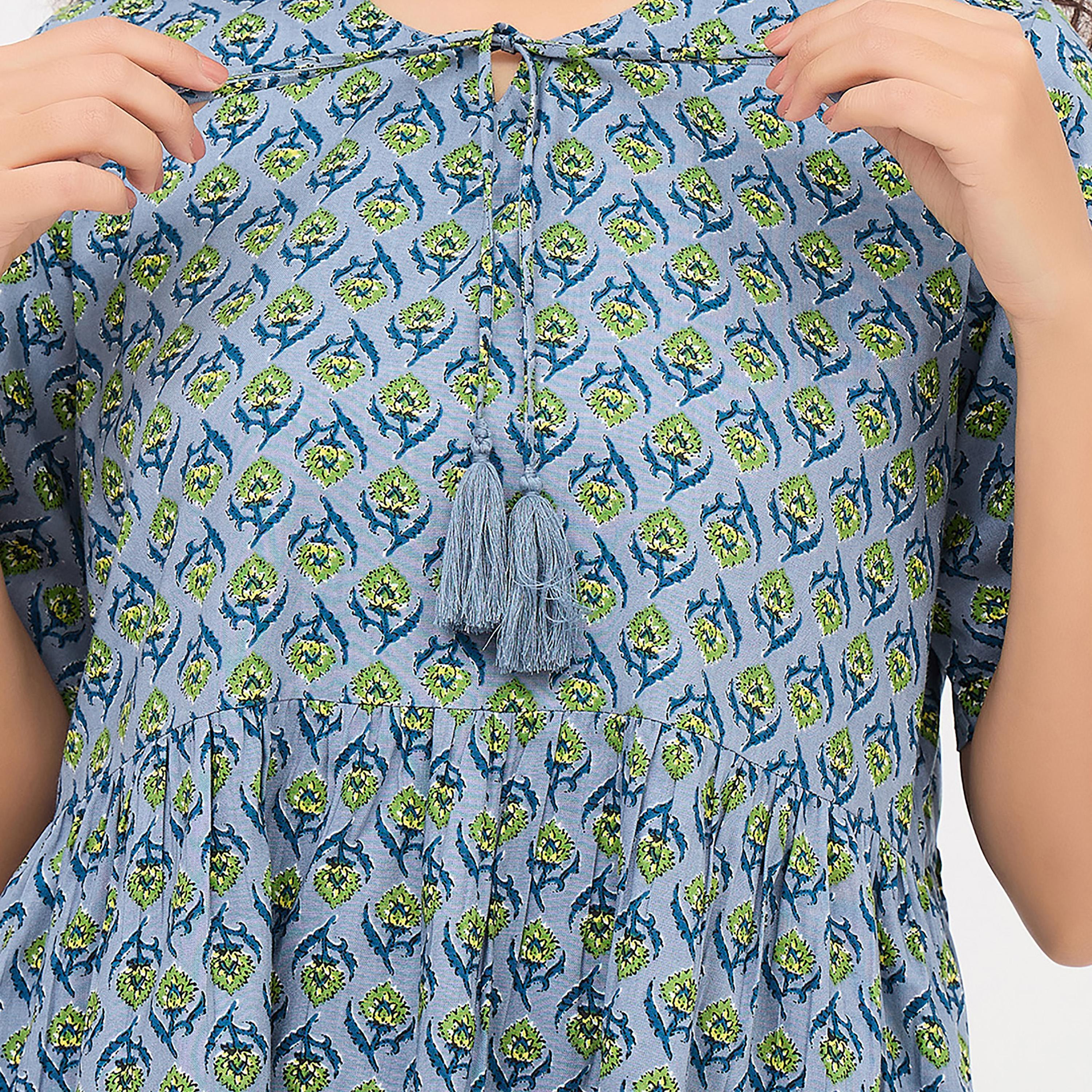 طقم توب وبيجامة بـ"بيبلوم" وطبعة بلوك - ريون أزرق حجري من كلوفيا-women-clothing-nightwear-pyjamas-longsets-image-5