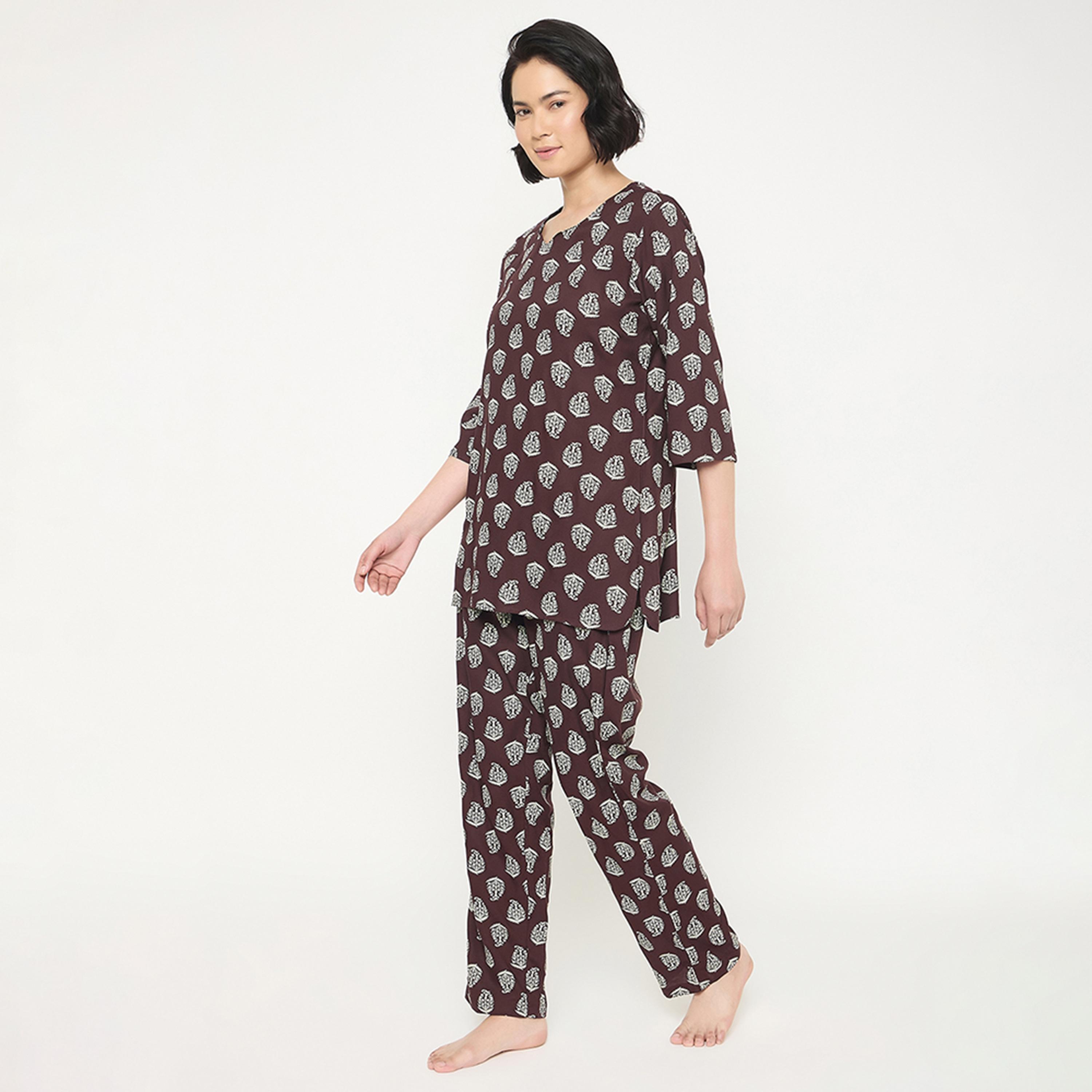 طقم توب وبيجامة بطبعة بلوك - ريون أرجواني داكن من كلوفيا-women-clothing-nightwear-pyjamas-longsets-image-3