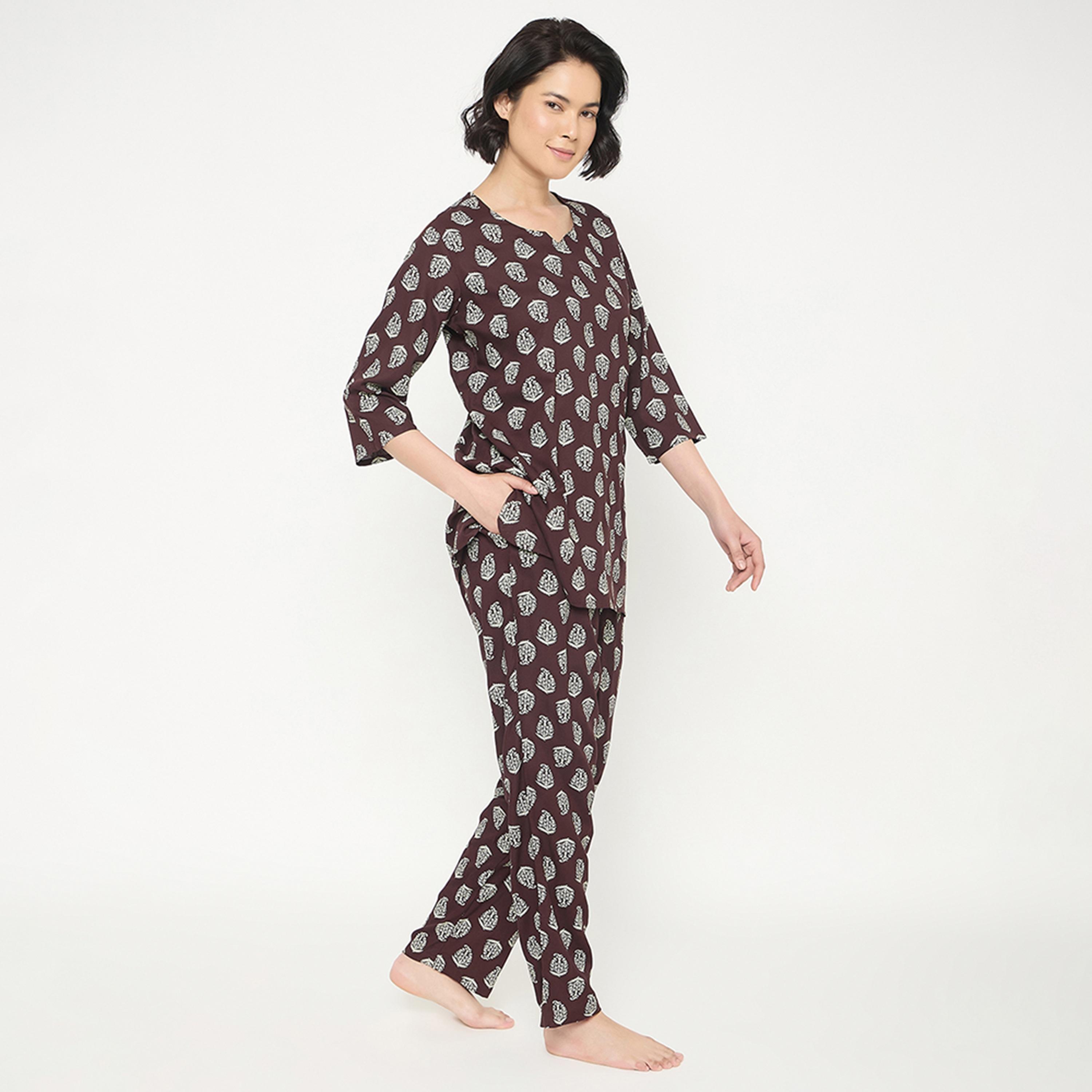 طقم توب وبيجامة بطبعة بلوك - ريون أرجواني داكن من كلوفيا-women-clothing-nightwear-pyjamas-longsets-image-4
